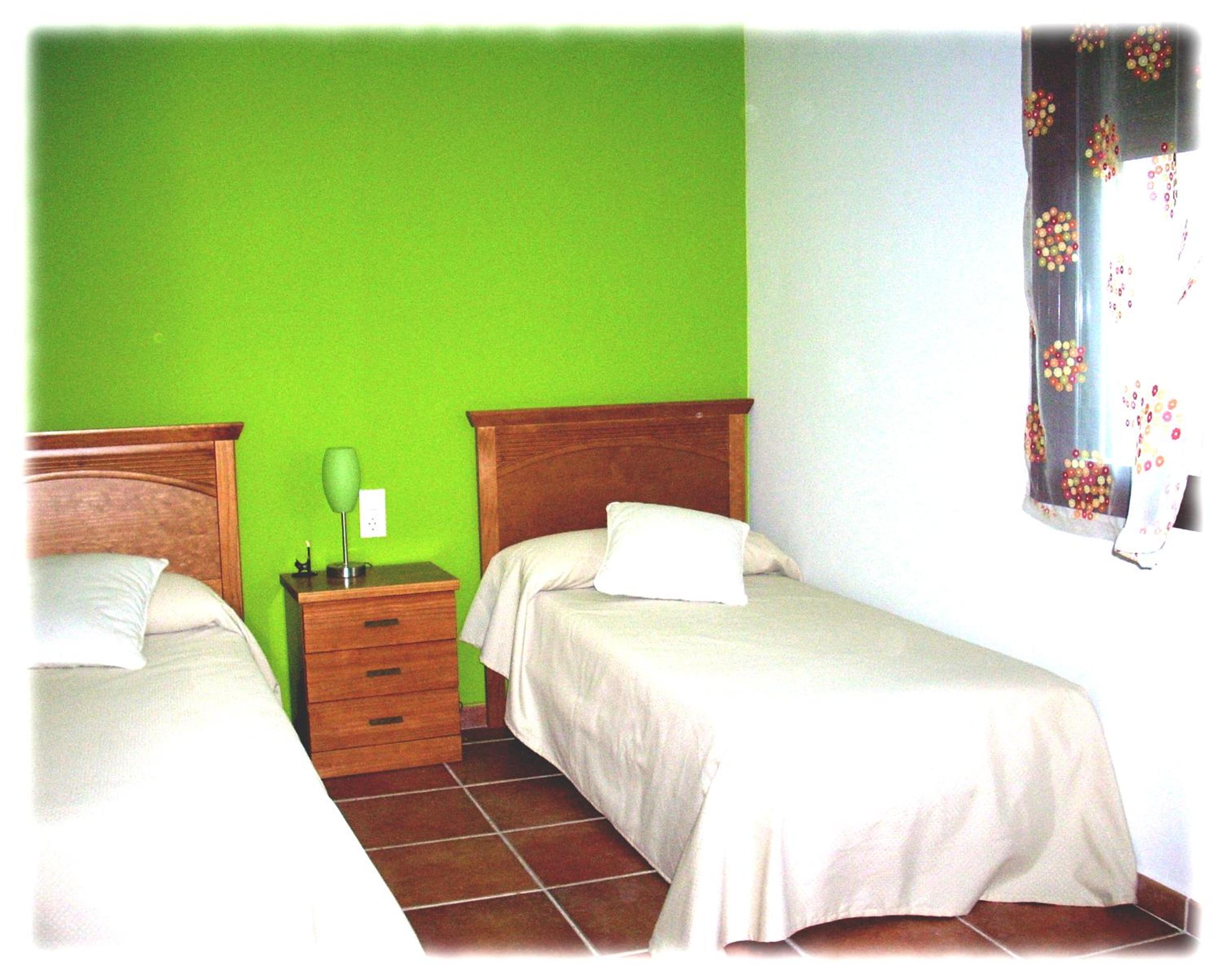 Twin Room - Photo 5