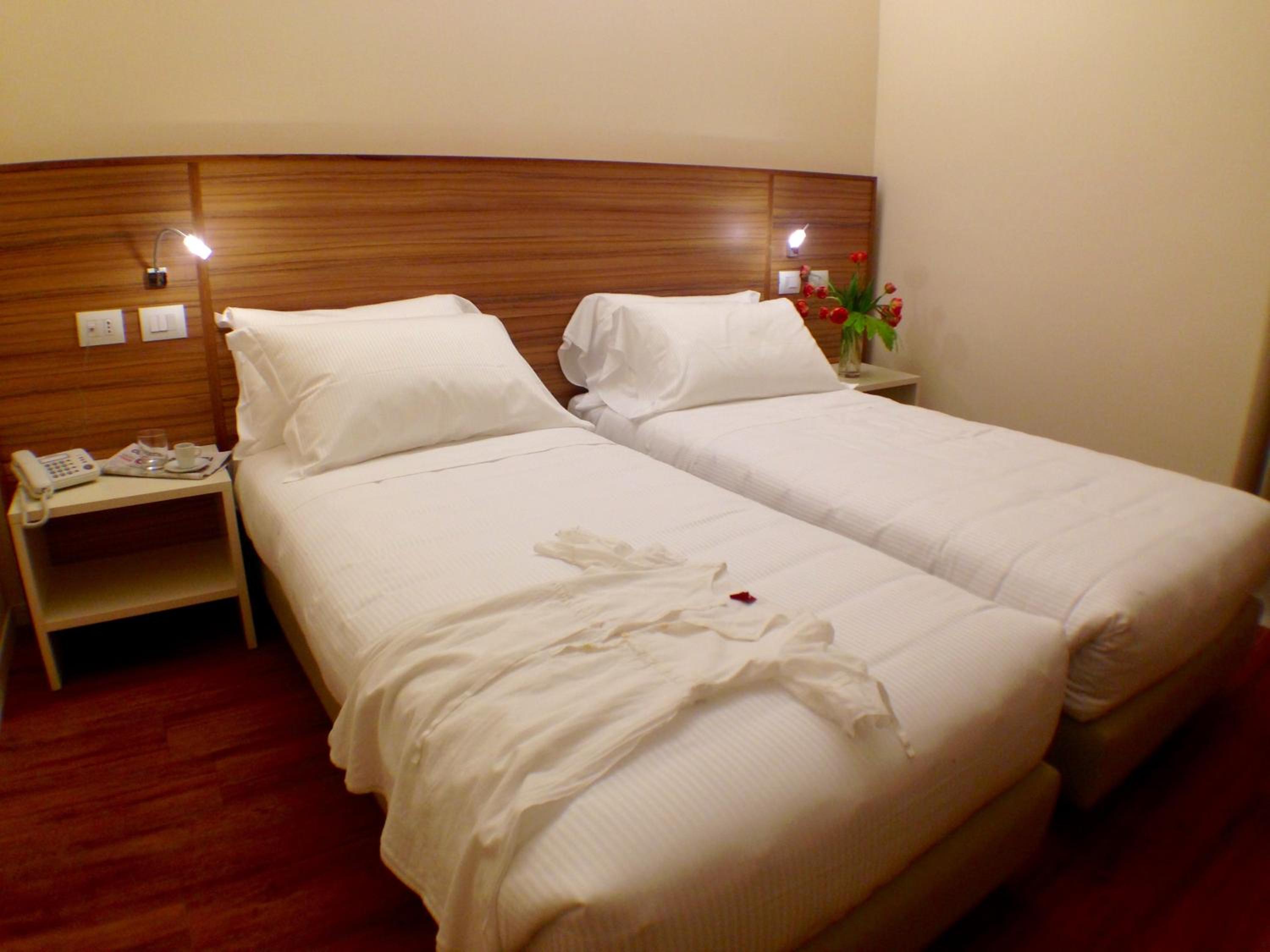 Twin Room - Disability Access photo 1