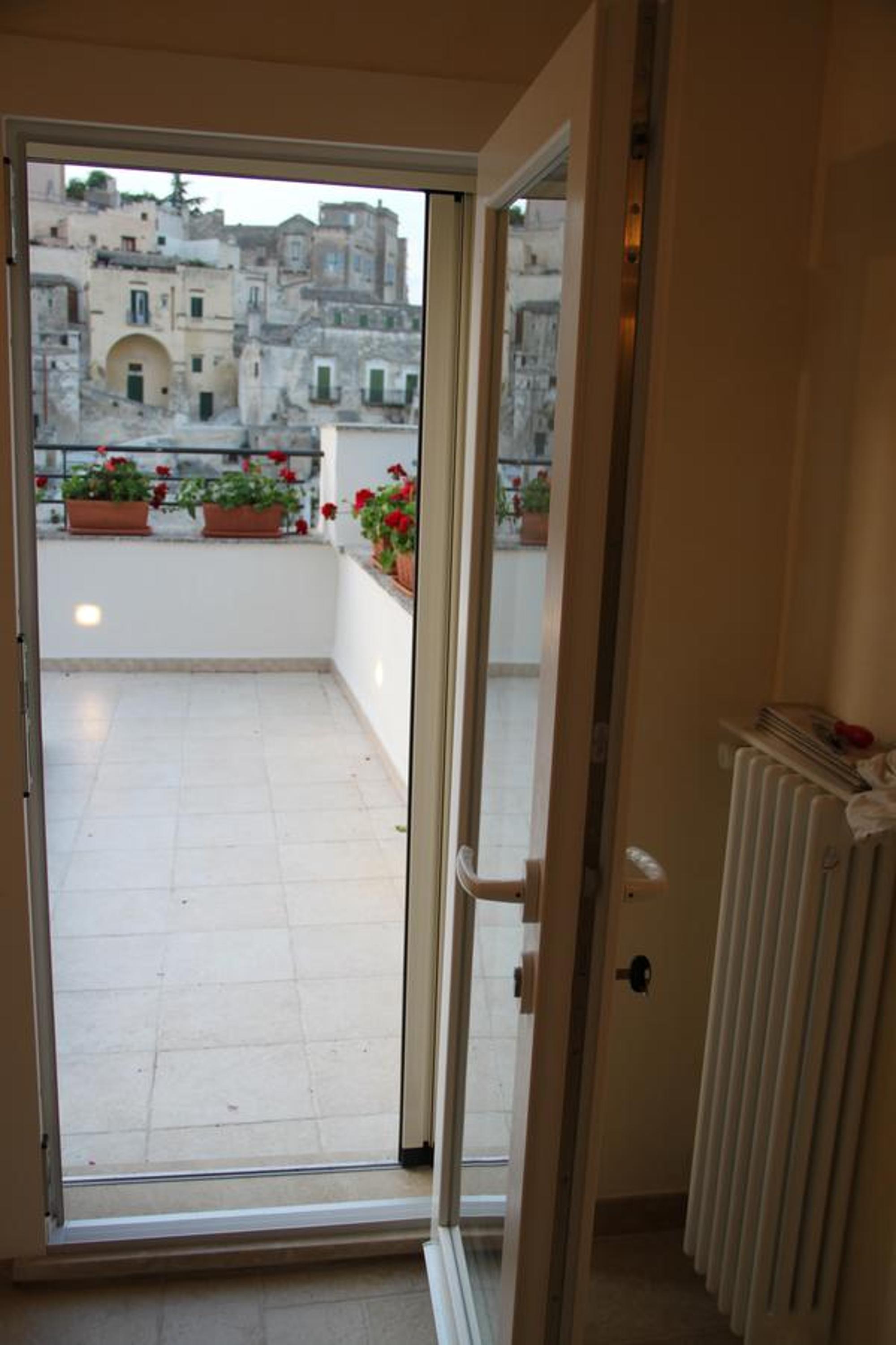 Deluxe Room with Terrace - Photo 3