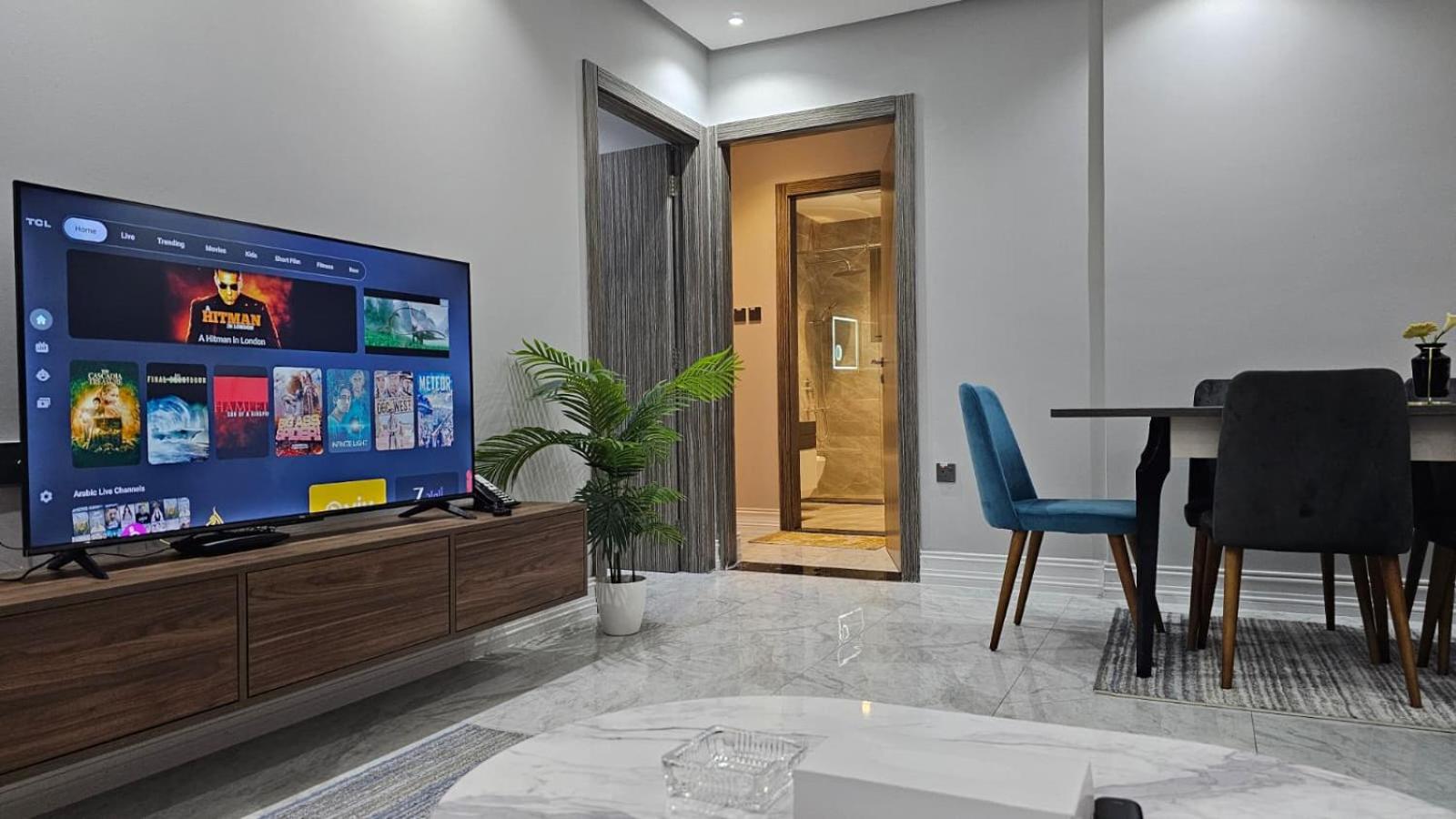 Two-Bedroom Apartment with Balcony and Sea View photo 2