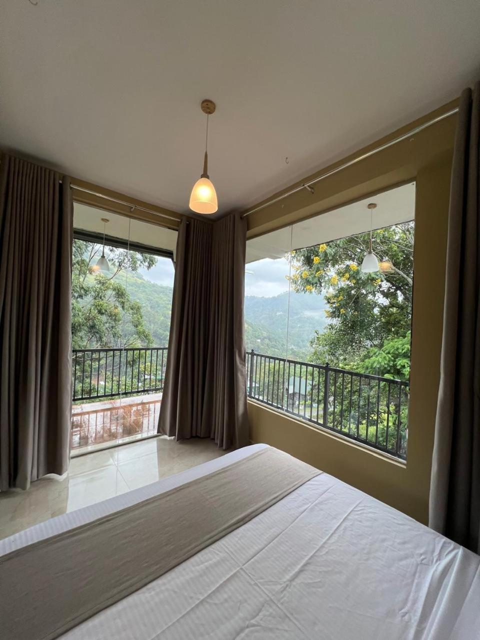 Family Room with Mountain View photo 1