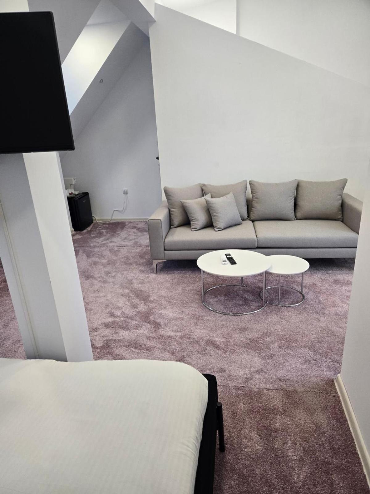 Deluxe King Suite