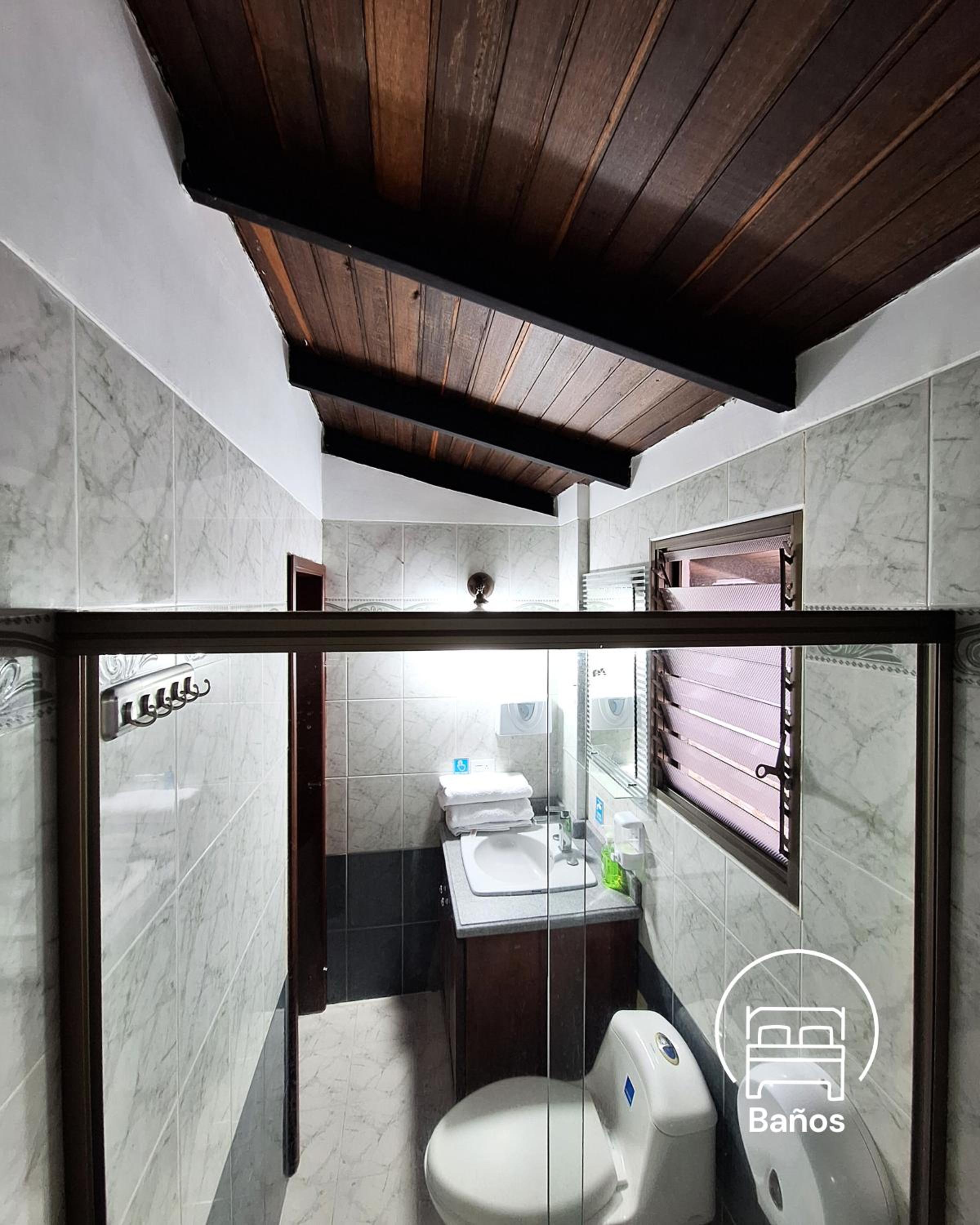 Deluxe Double Room with Shower photo 3