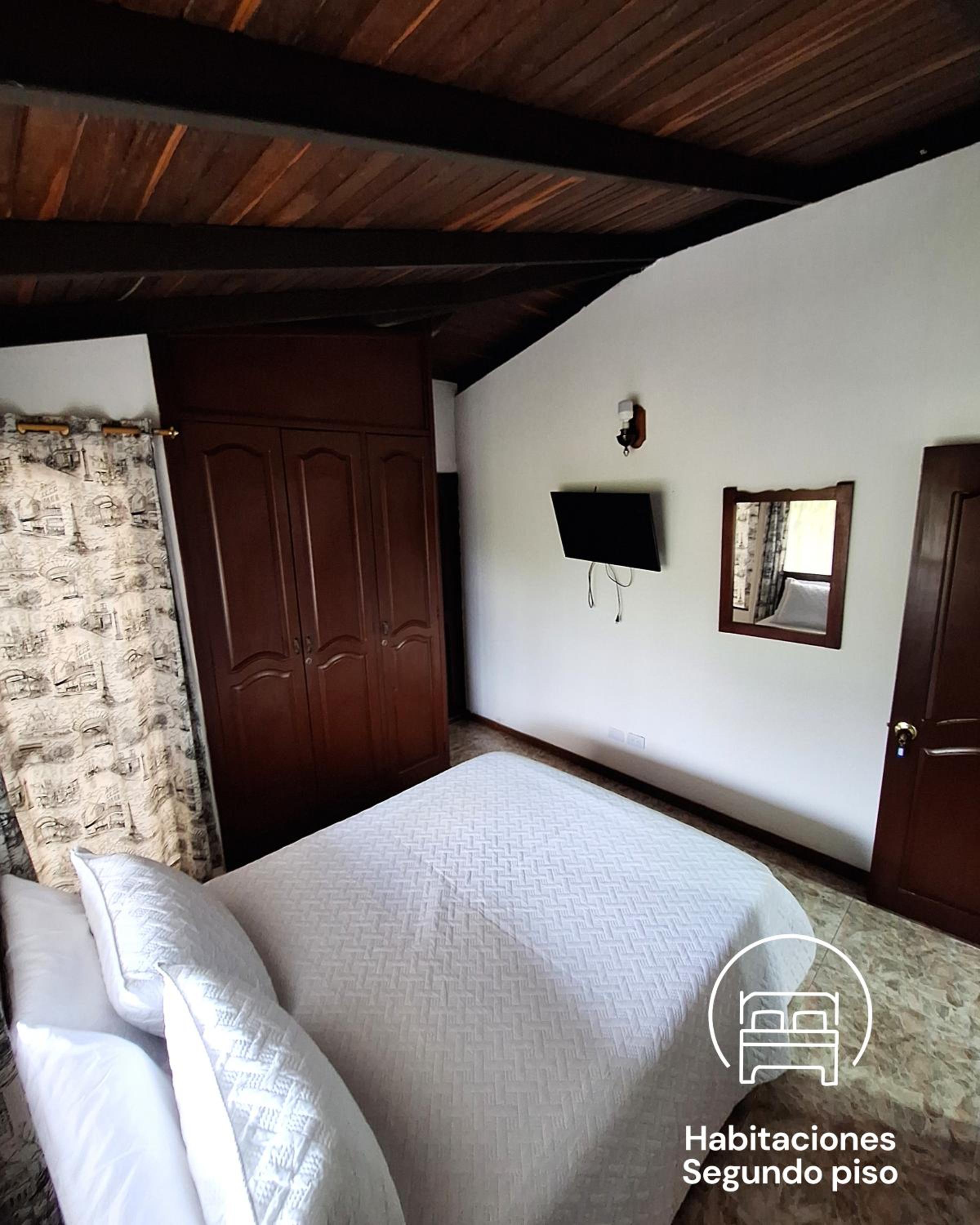 Deluxe Double Room with Shower photo 2