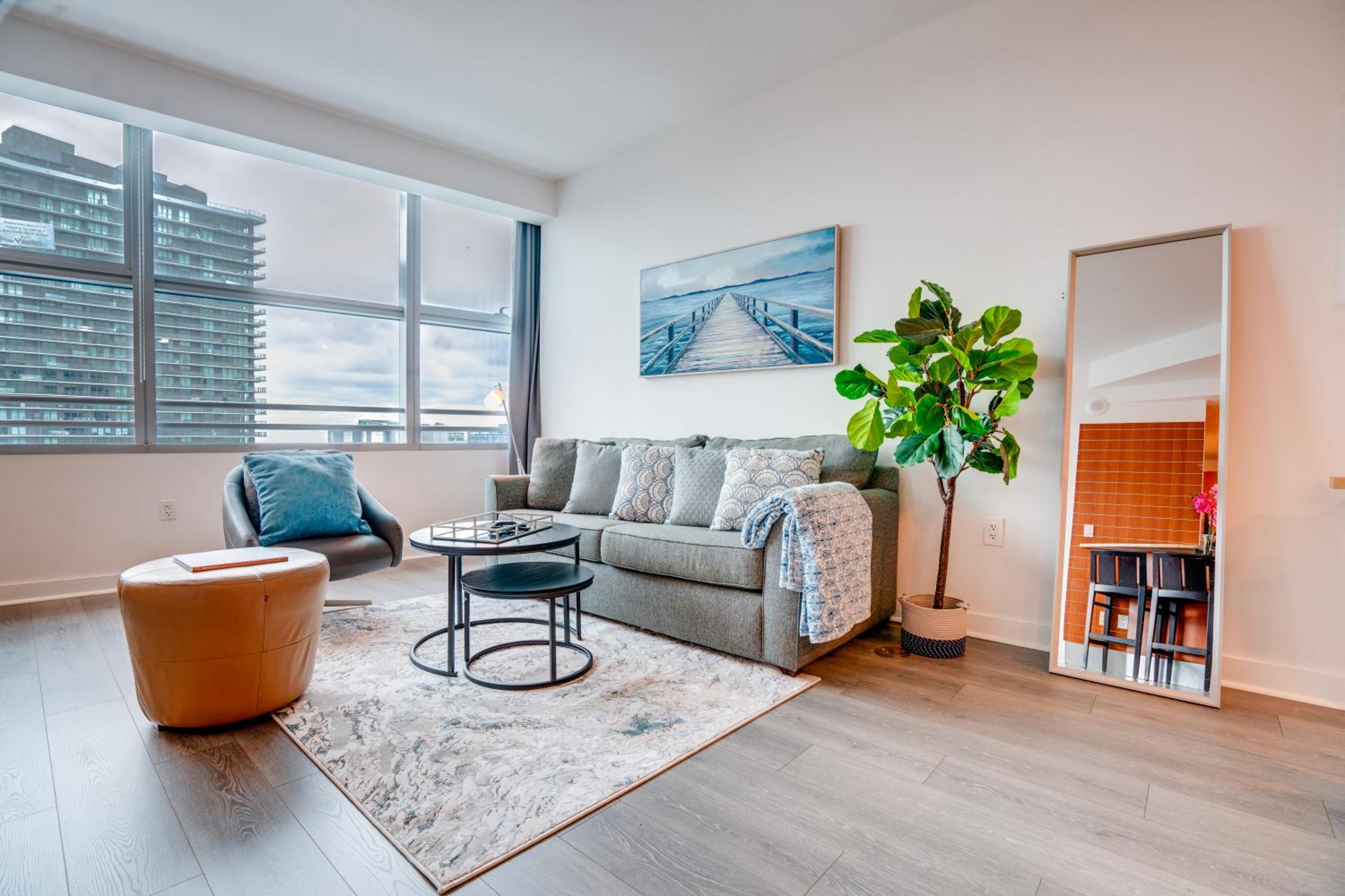 Deluxe One-Bedroom Apartment with City View photo 1