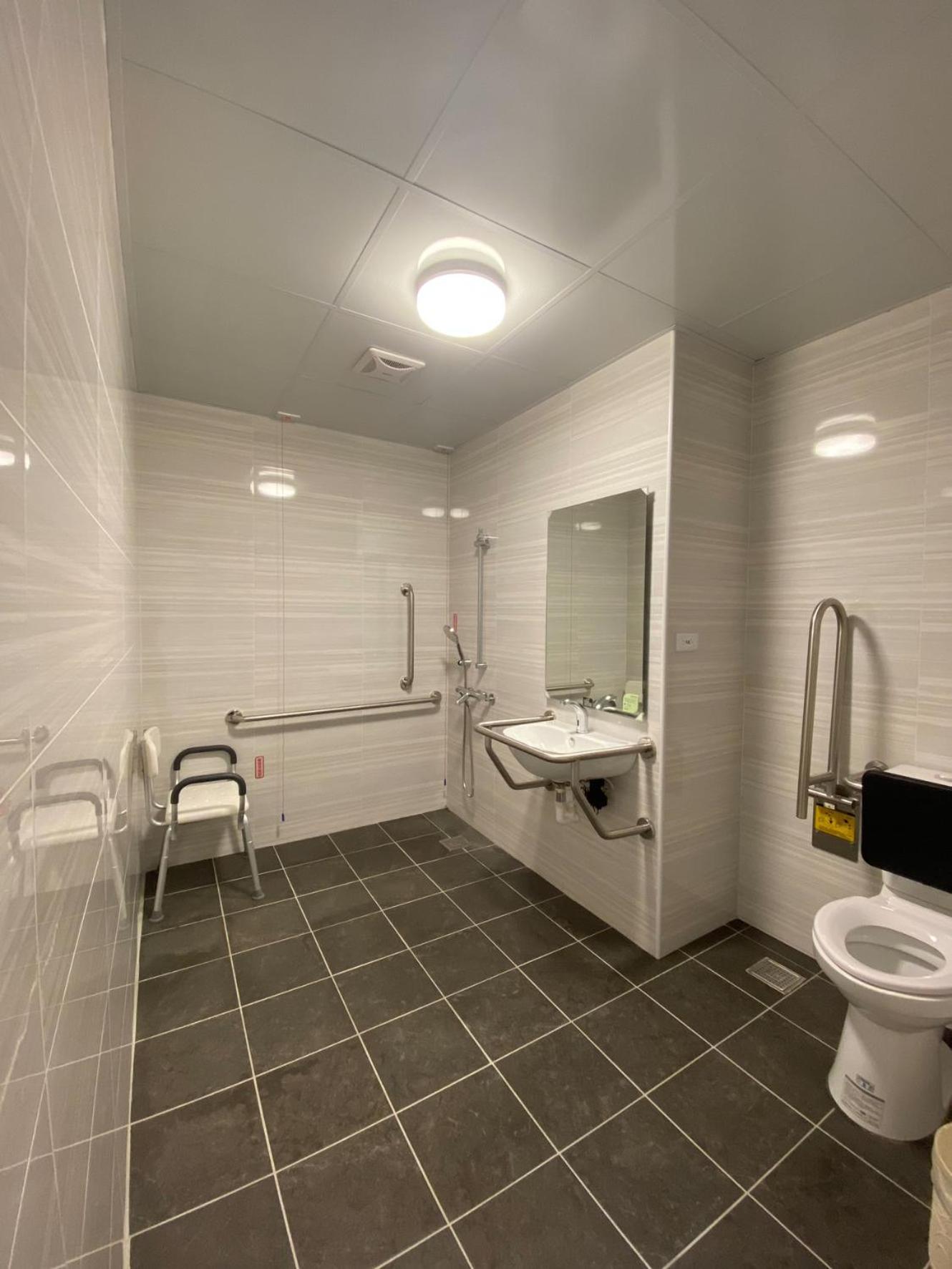 Quadruple Room - Disability Access photo 2