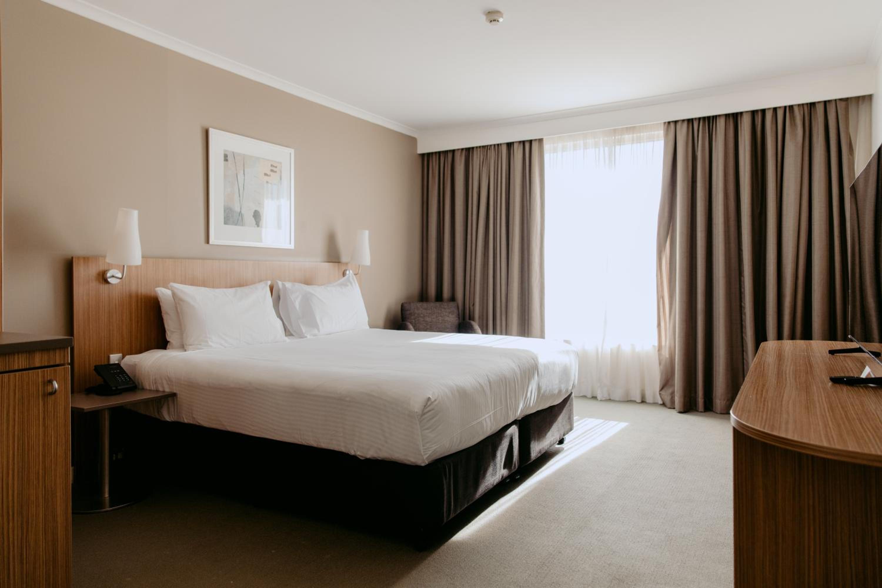 Classic King Room - Mobility Accessible photo 3