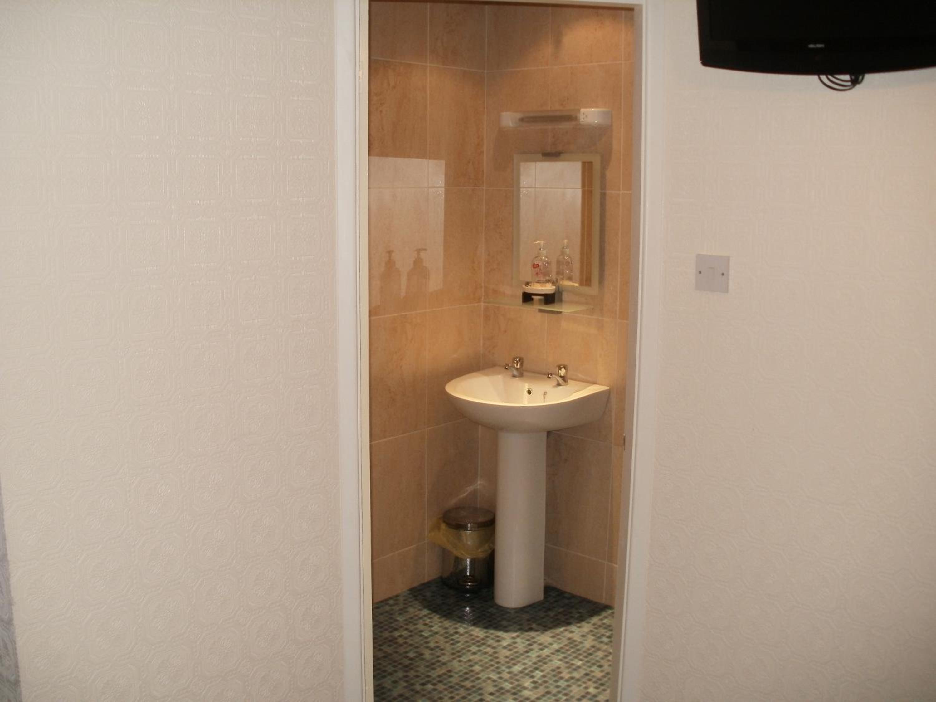 Budget Double Room photo 3
