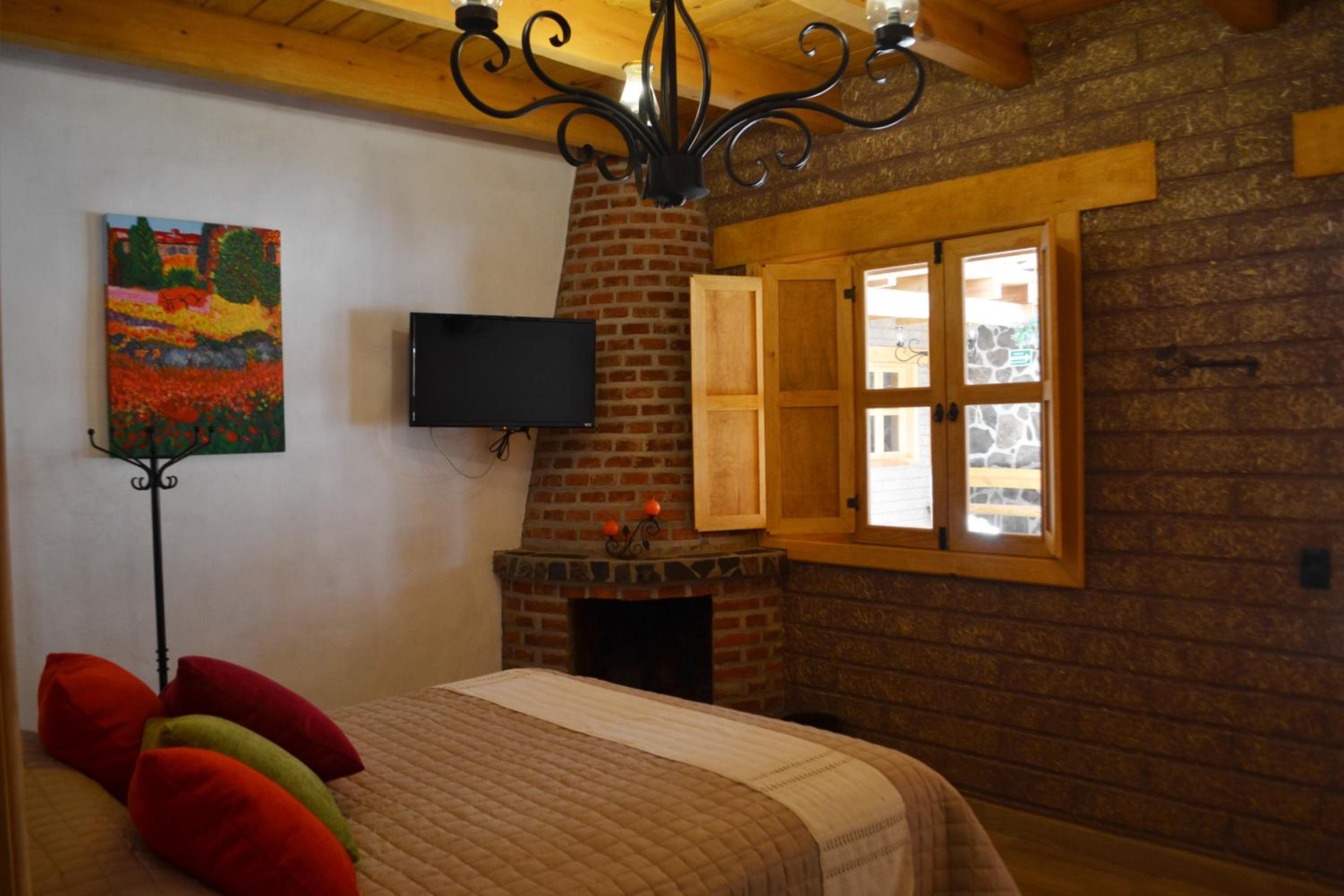 Deluxe Queen Room - Photo 7