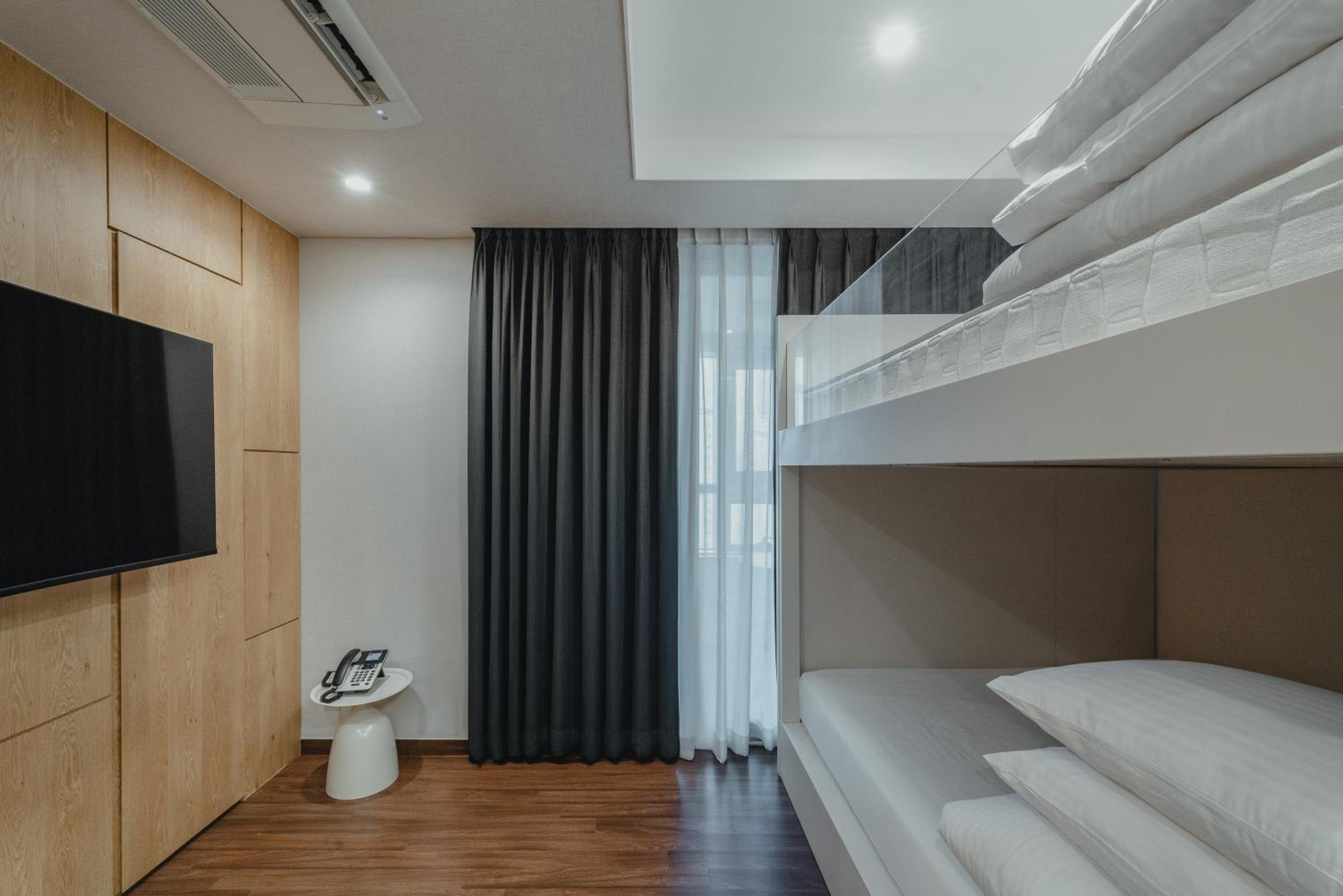 Standard Queen Room with Two Queen Beds photo 1