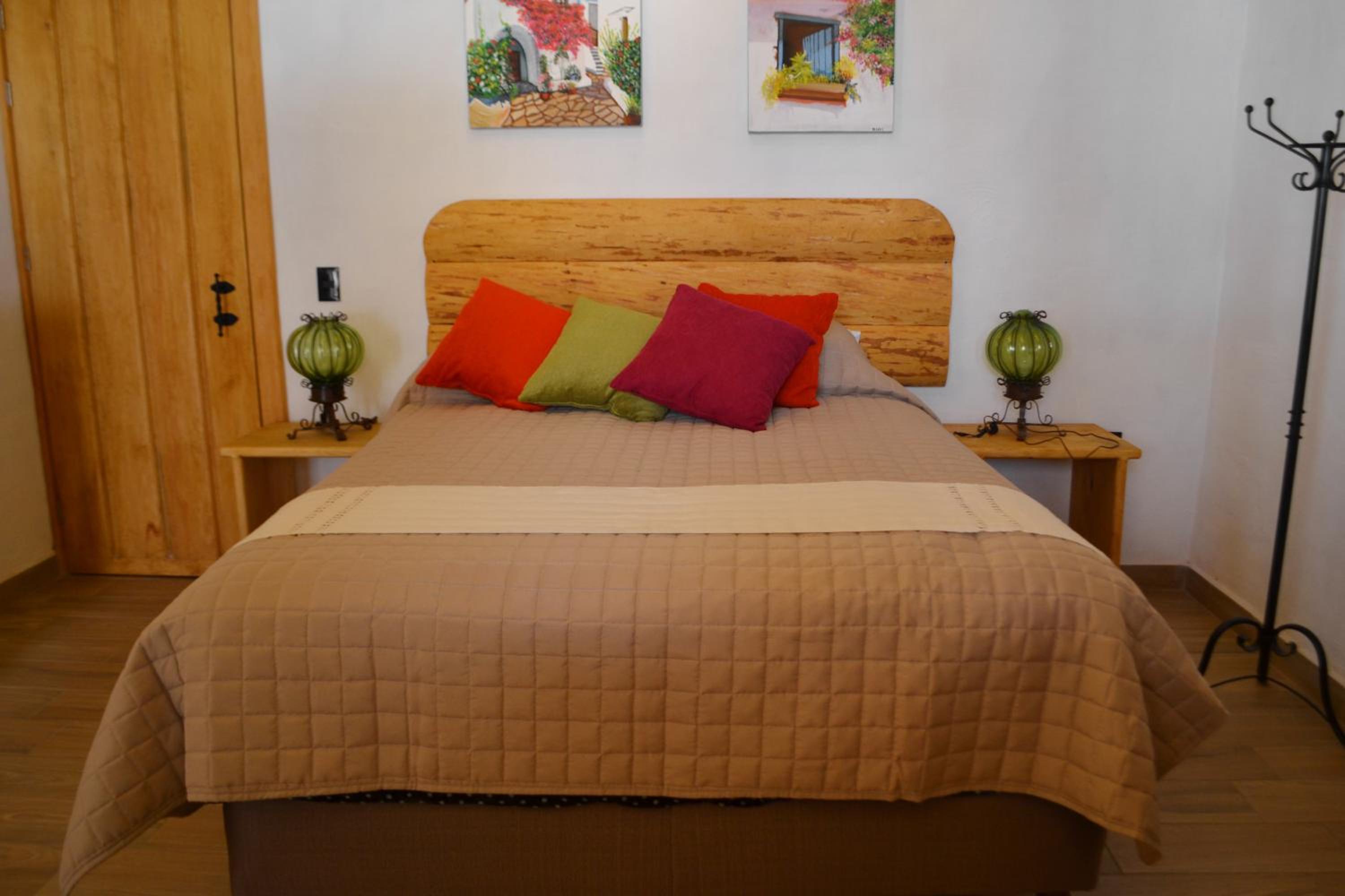 Deluxe Queen Room - Photo 1