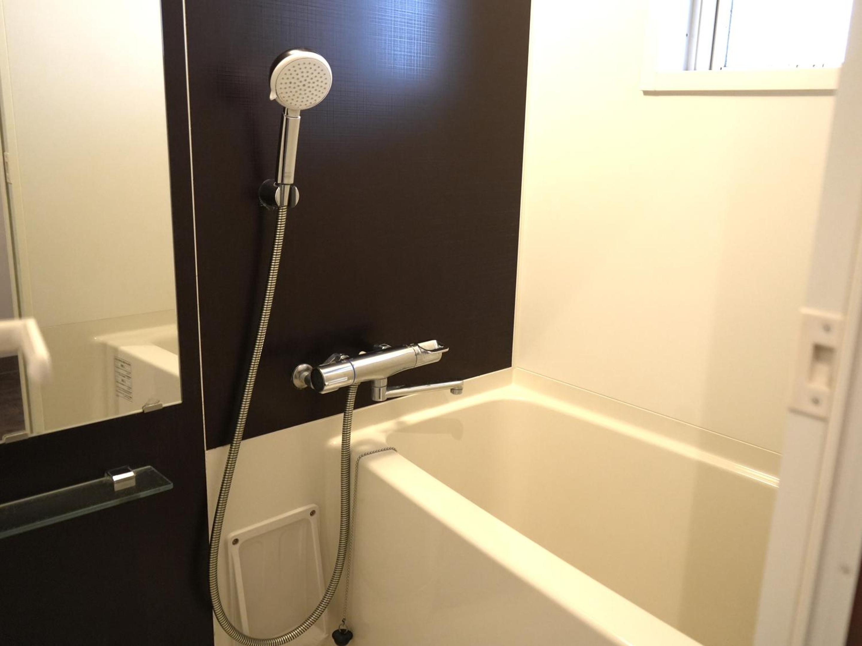 Twin Room with Bath - Photo 5