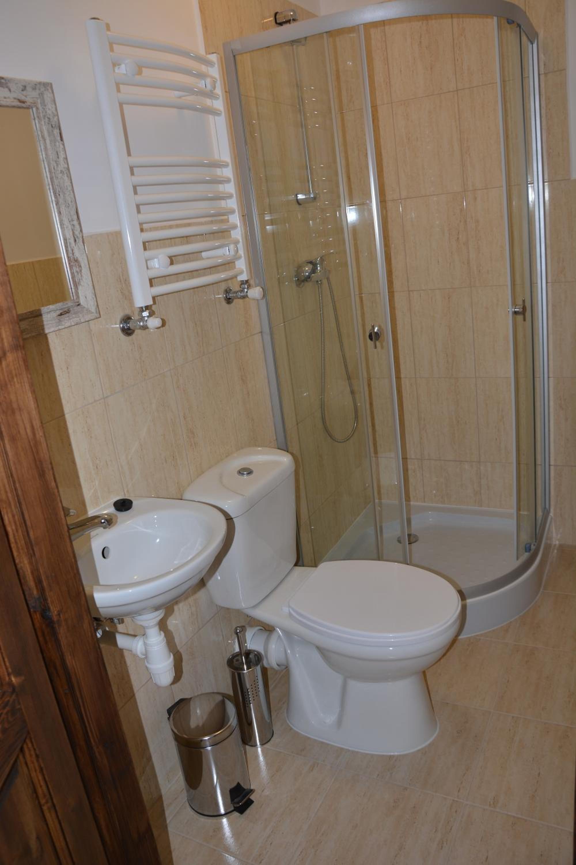 Twin Room with Shower - Photo 4