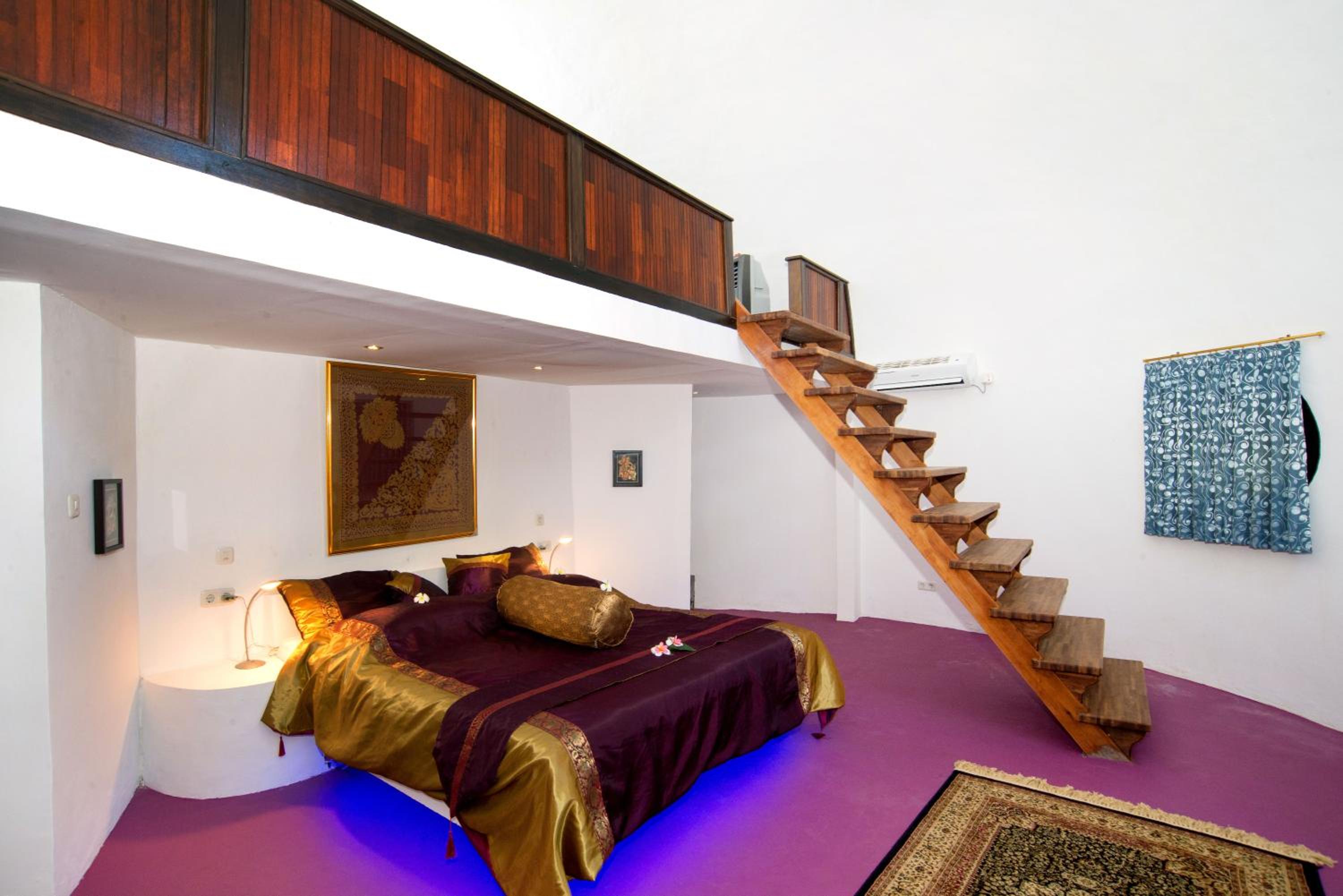 Jacuzzi Loft Villa