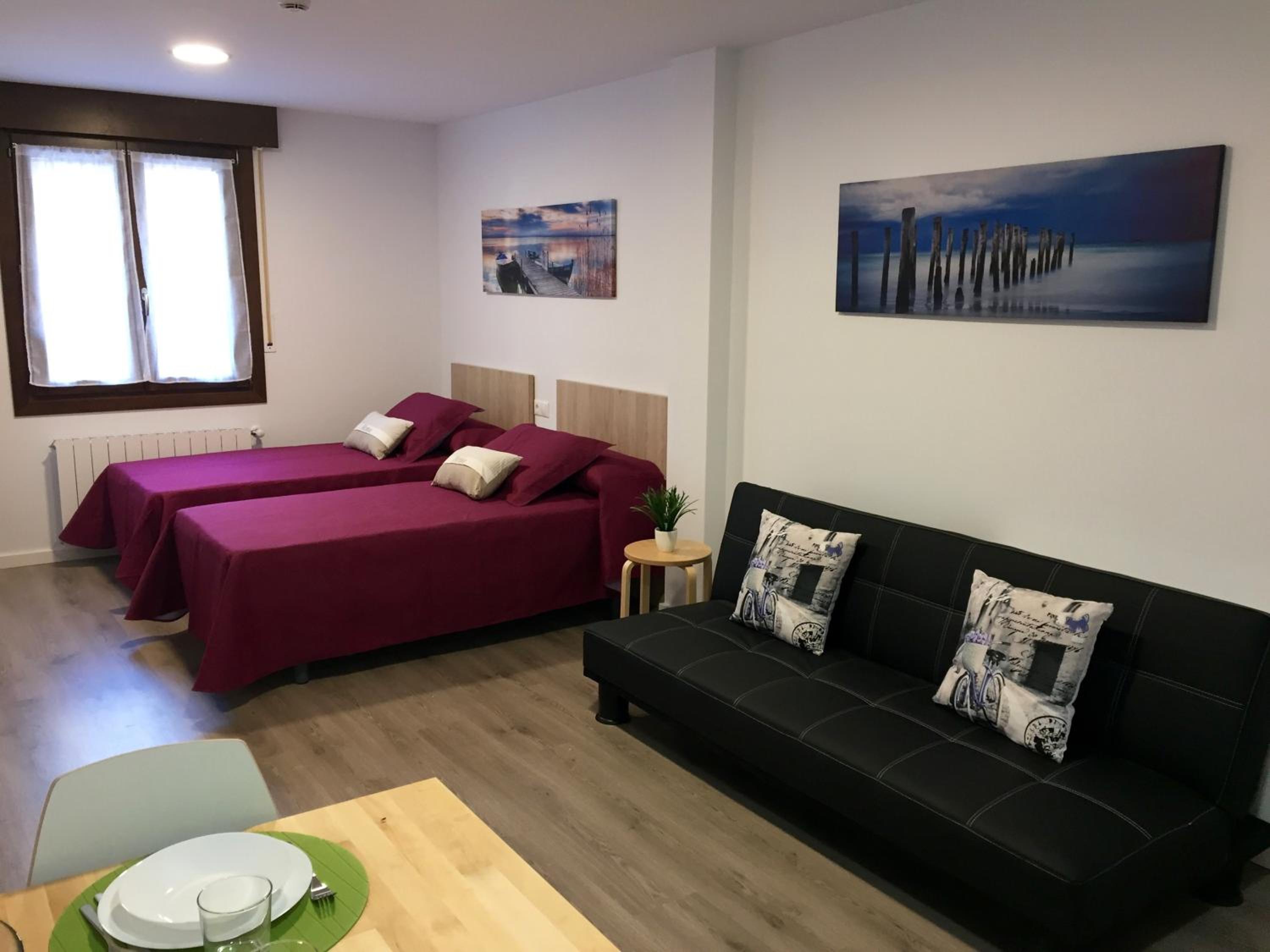 Studio Apartment - Photo 1