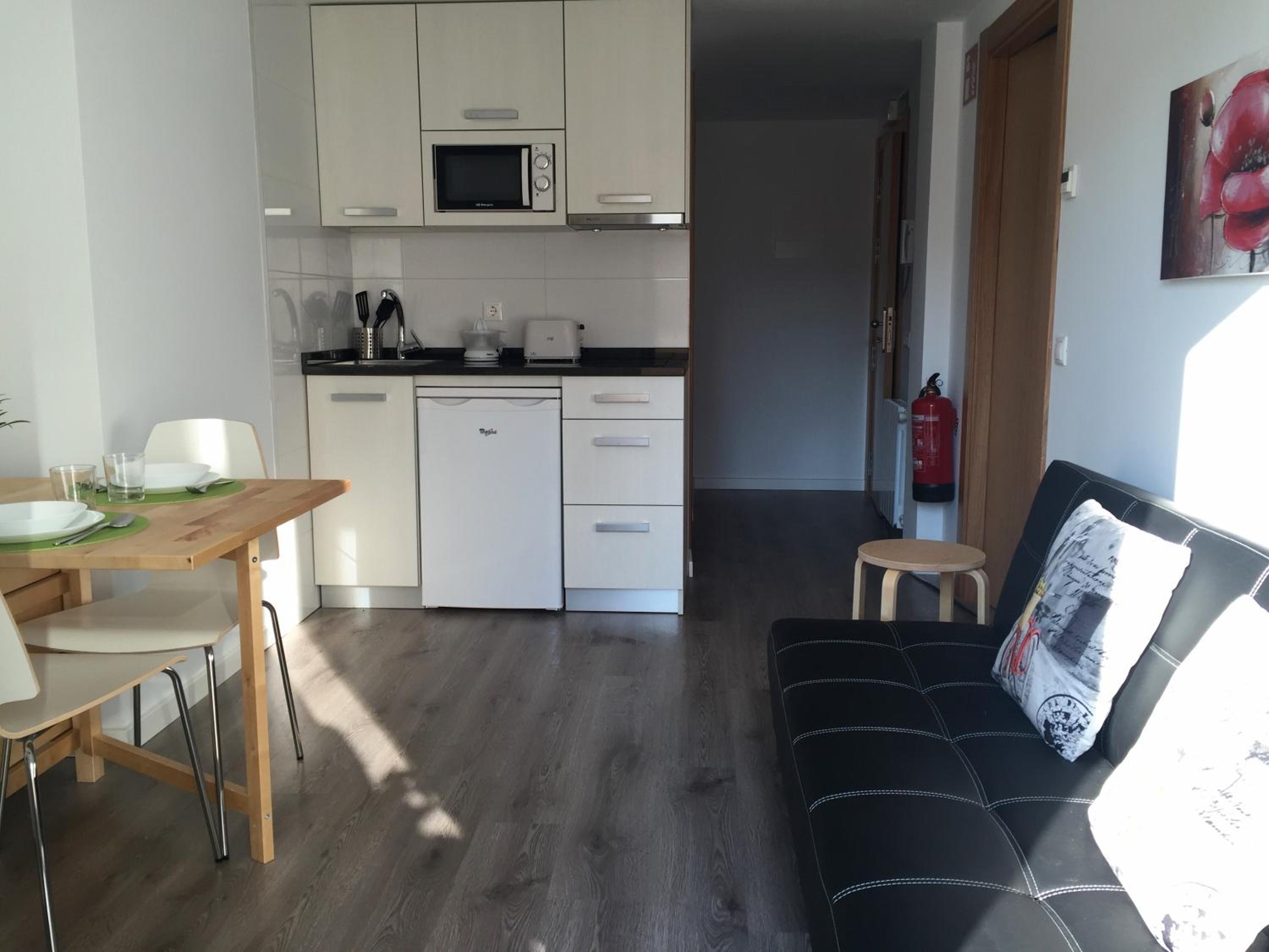 One-Bedroom Apartment - Photo 2