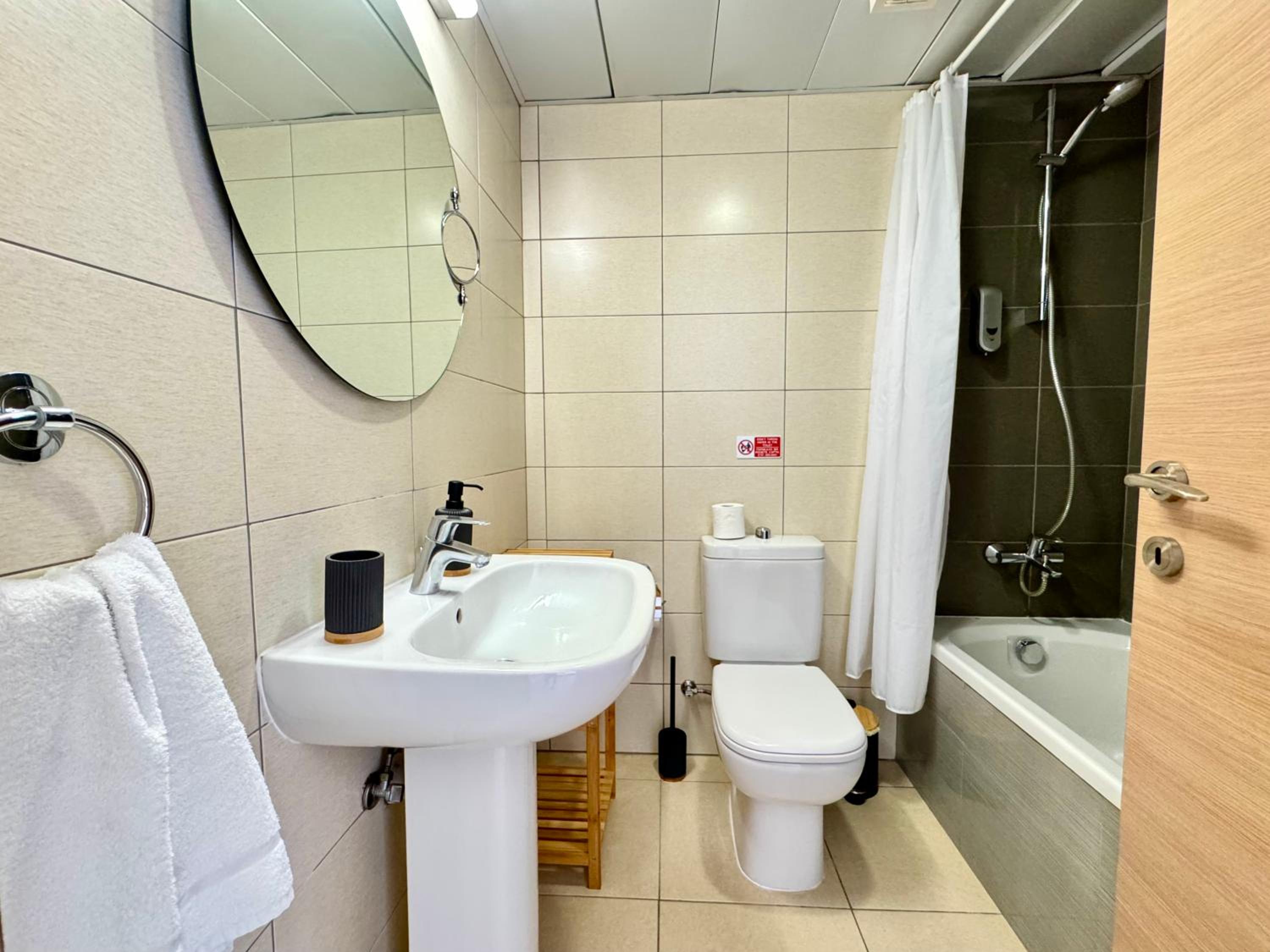 Deluxe One-Bedroom Apartment with City View