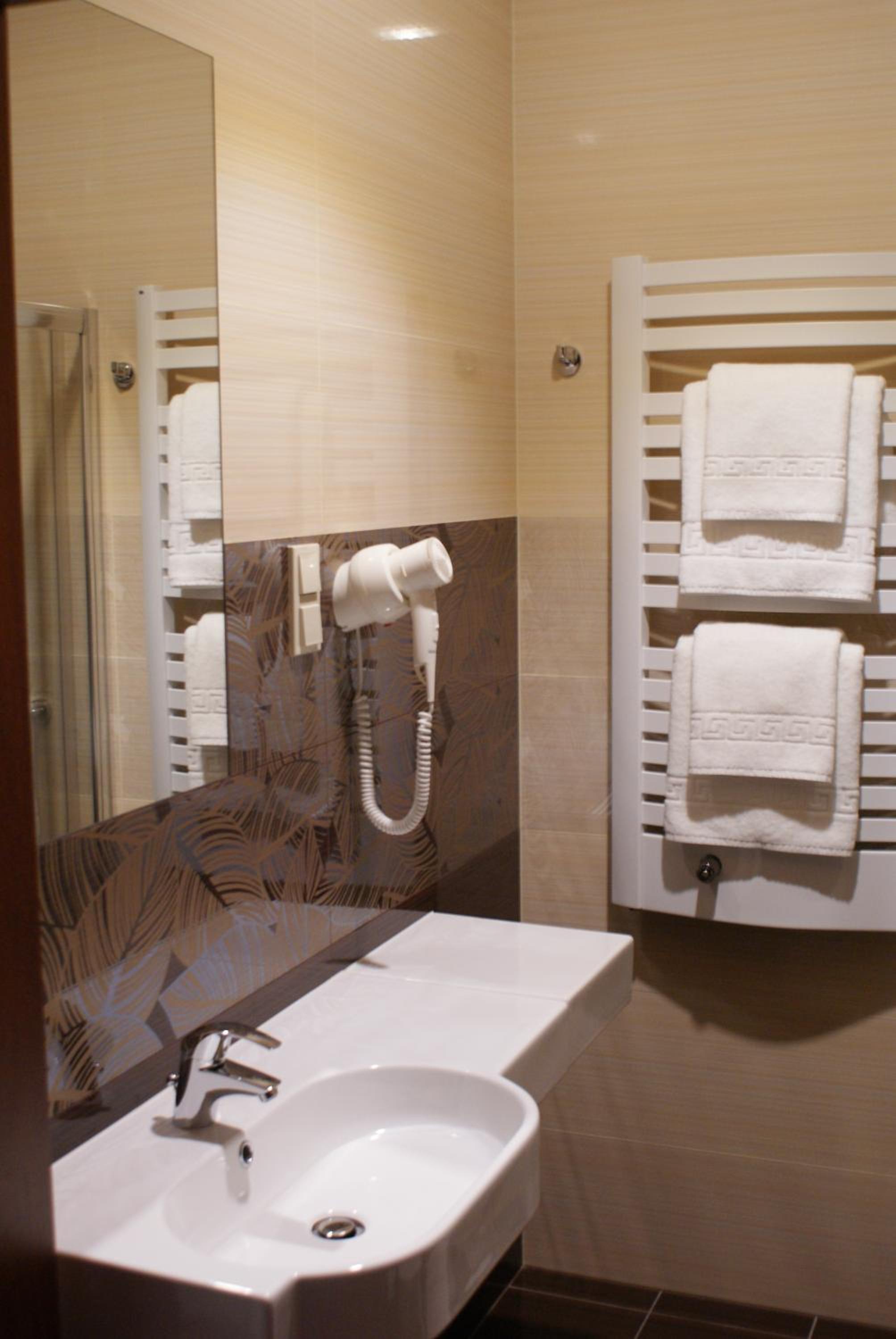Twin Room - Photo 2