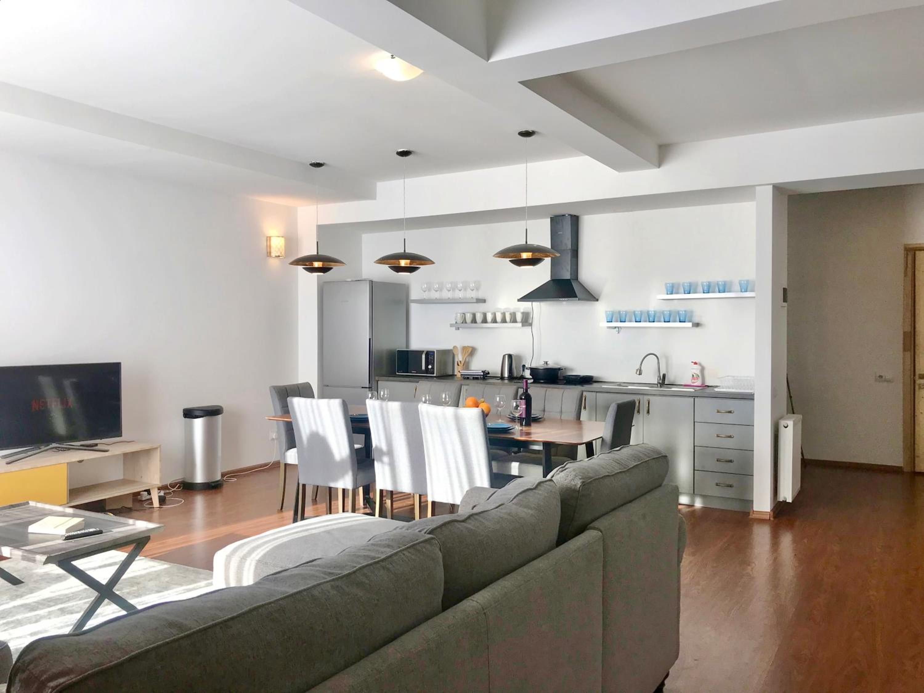Three-Bedroom Apartment with Balcony photo 3