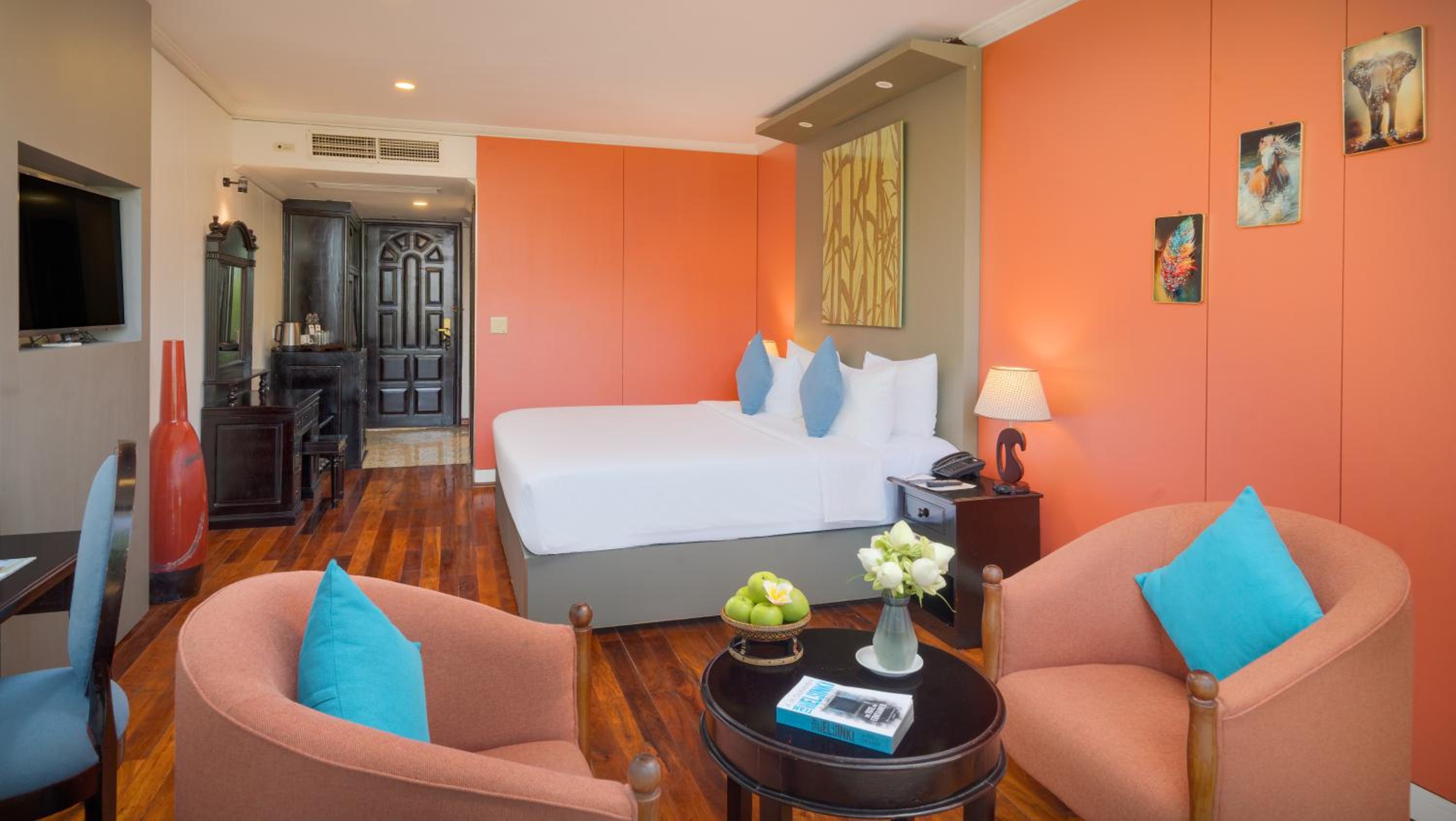 King Suite with Balcony photo 2