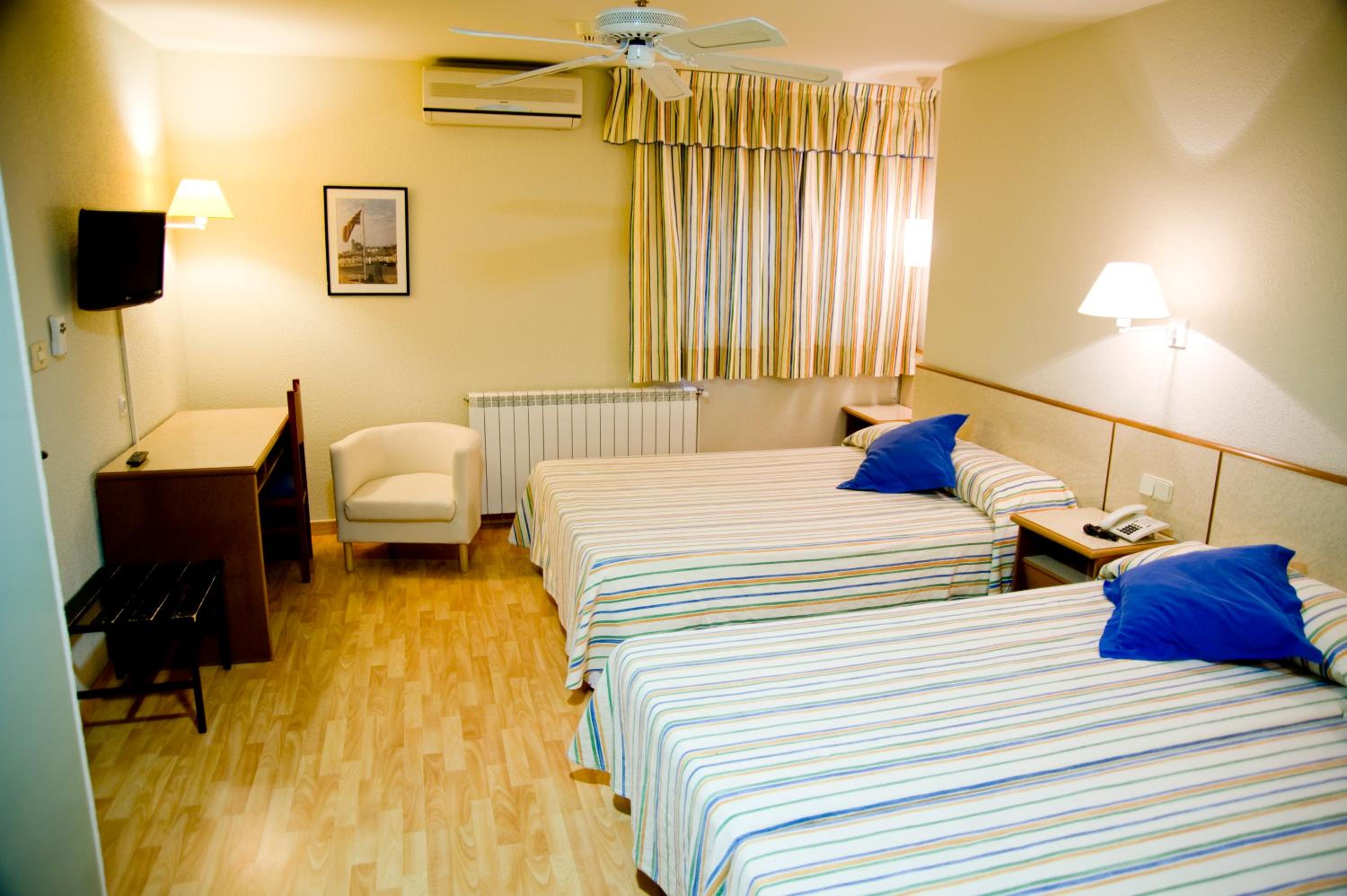 Quadruple Room - Photo 1
