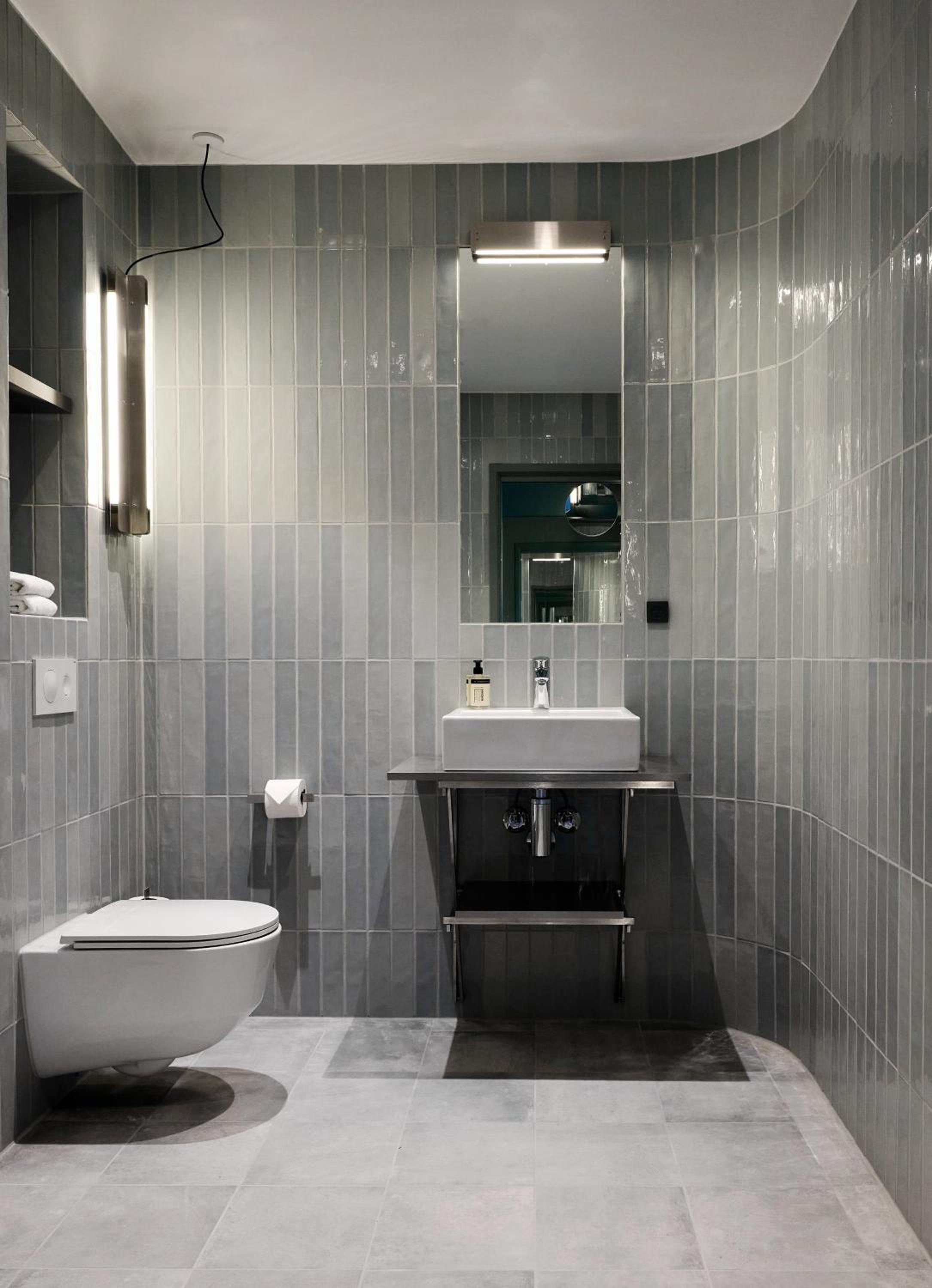 Triple Room thumbnail 6