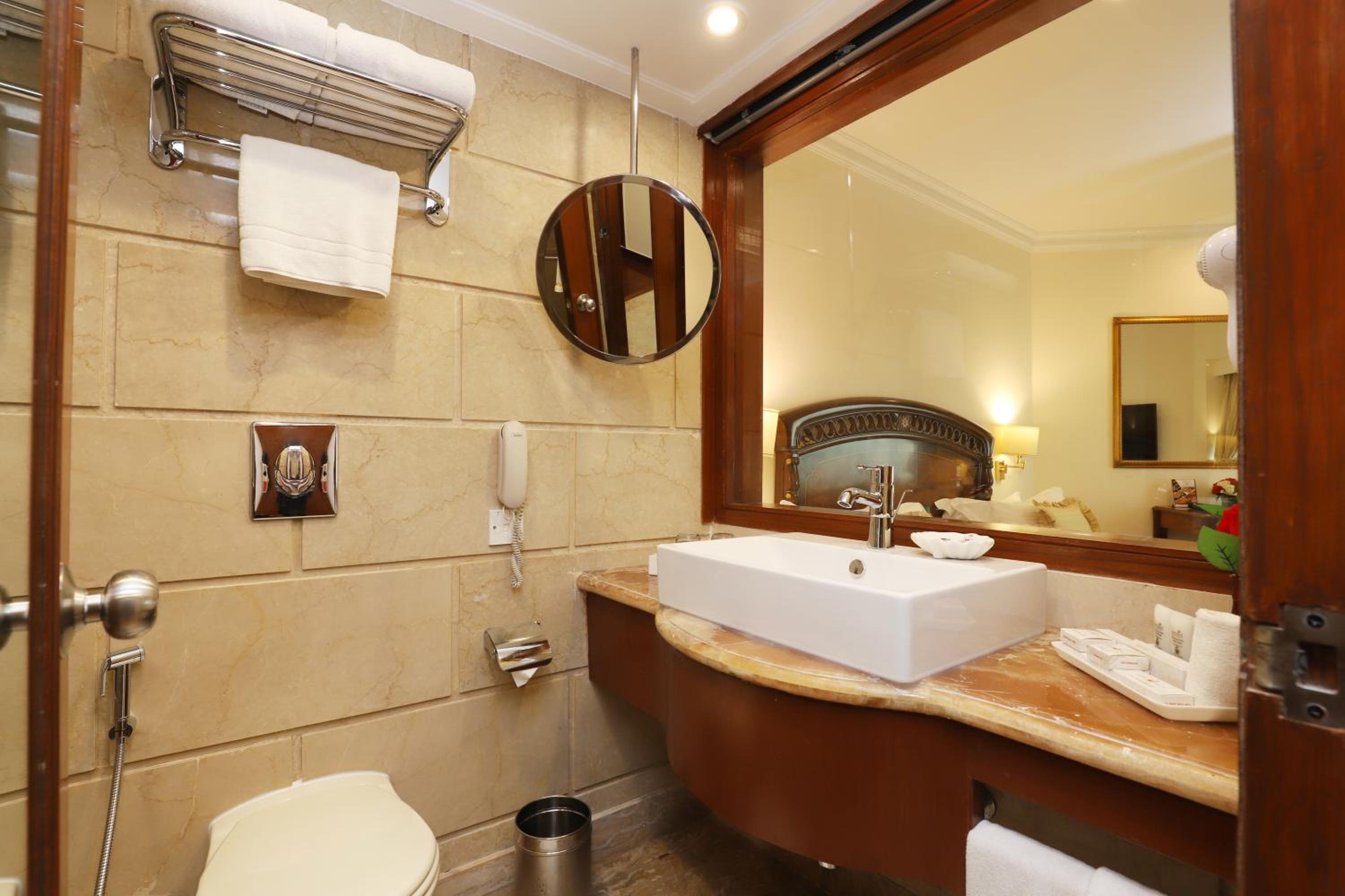 Deluxe Twin Room - 15% Discount on Food & Soft Beverages, SPA & Salon services  - Photo 7