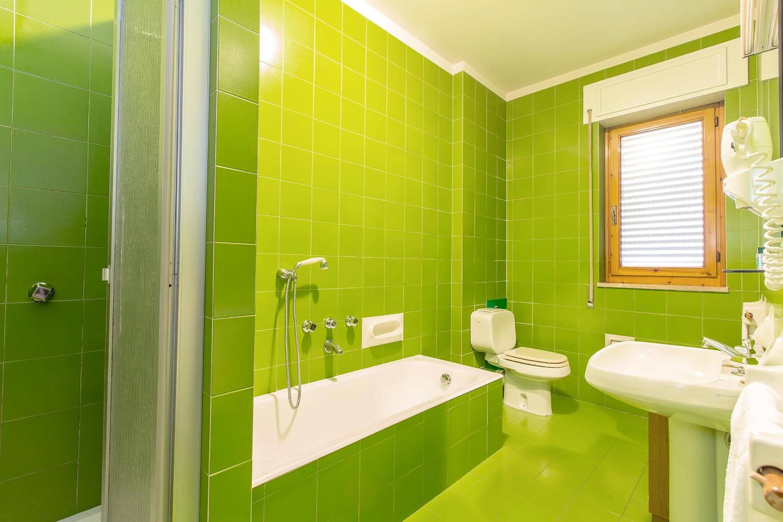 Quadruple Room - Photo 4