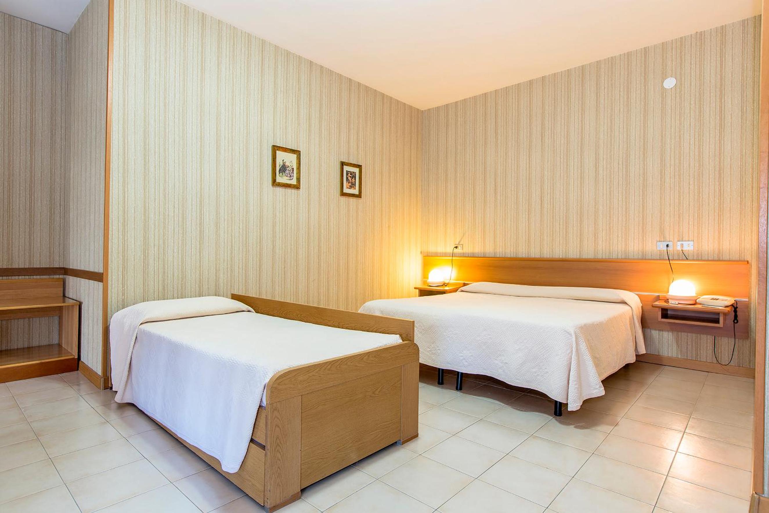 Quadruple Room - Photo 1