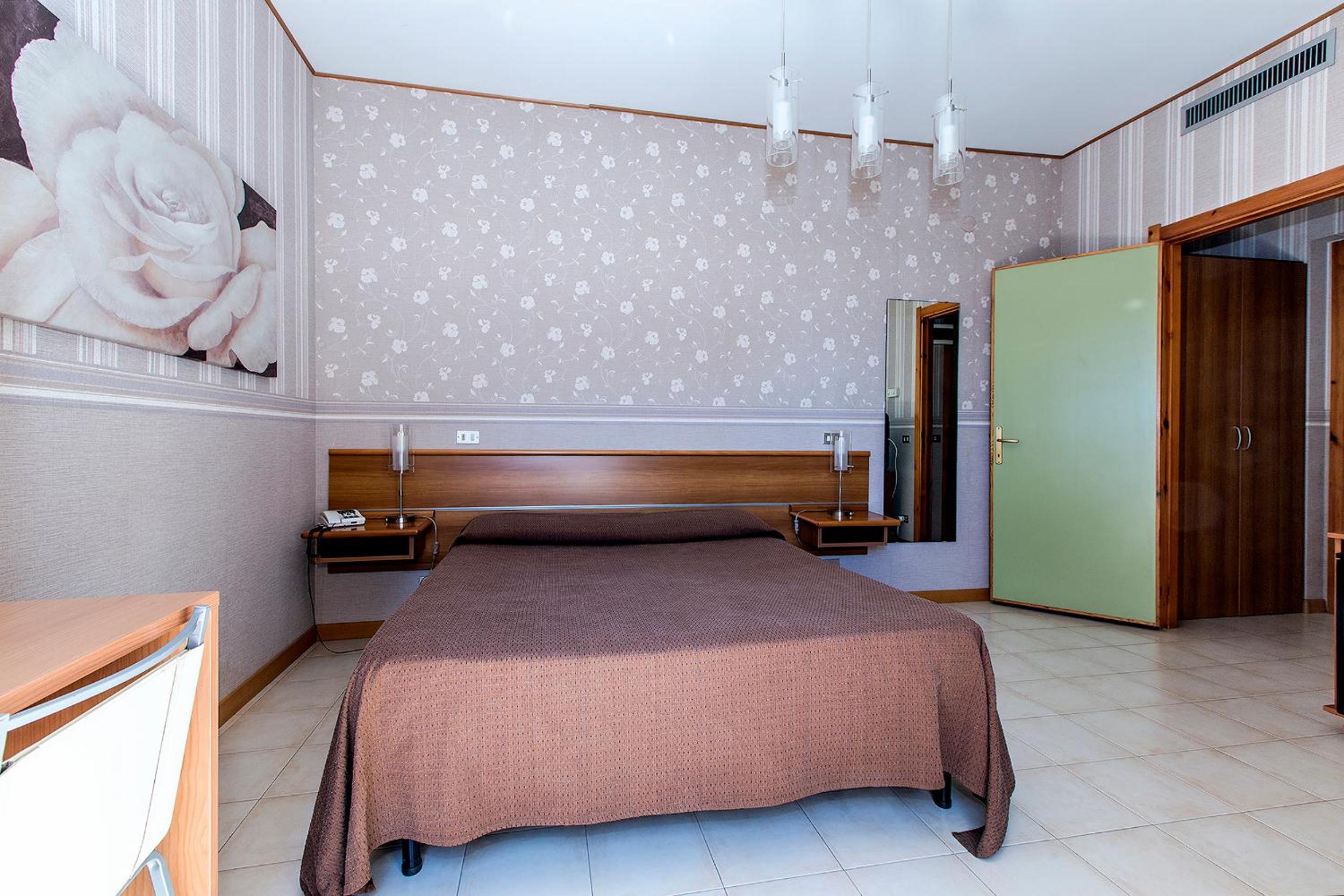 Double Room - Photo 5