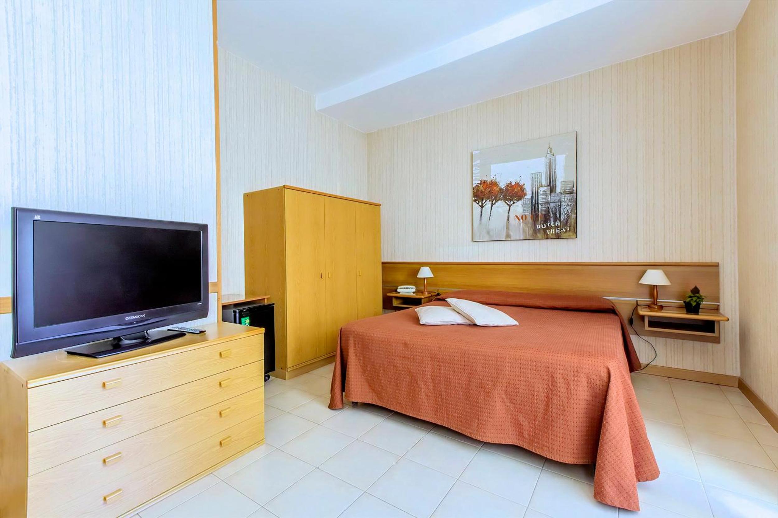 Double Room - Photo 6