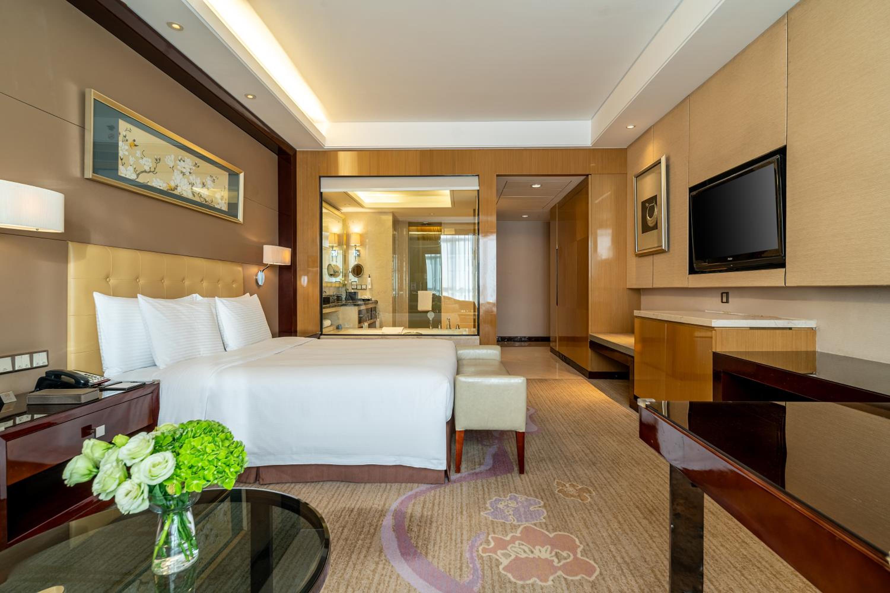 Deluxe Queen Room