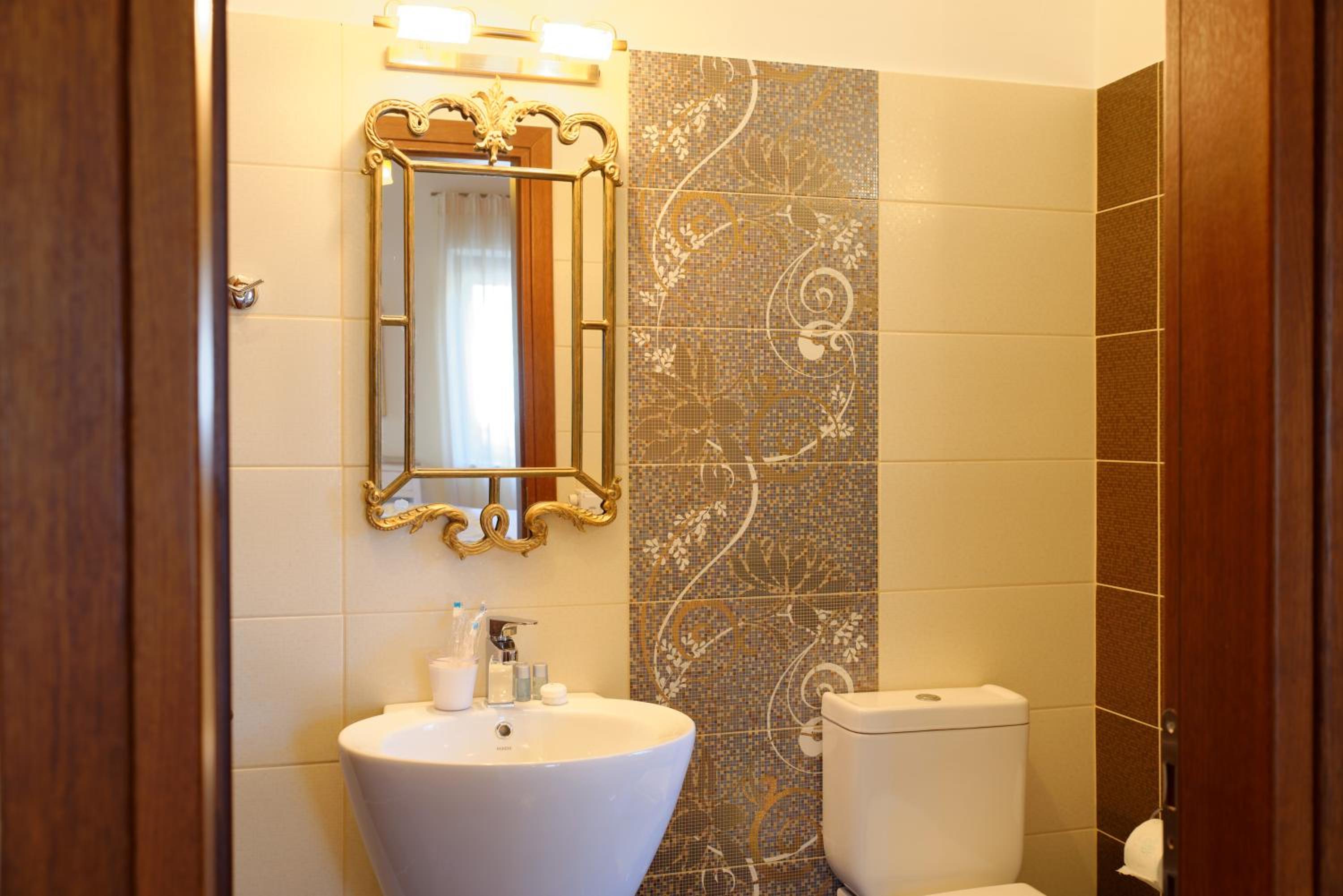 Triple Room with Hydromassage Shower Cabin - Photo 3