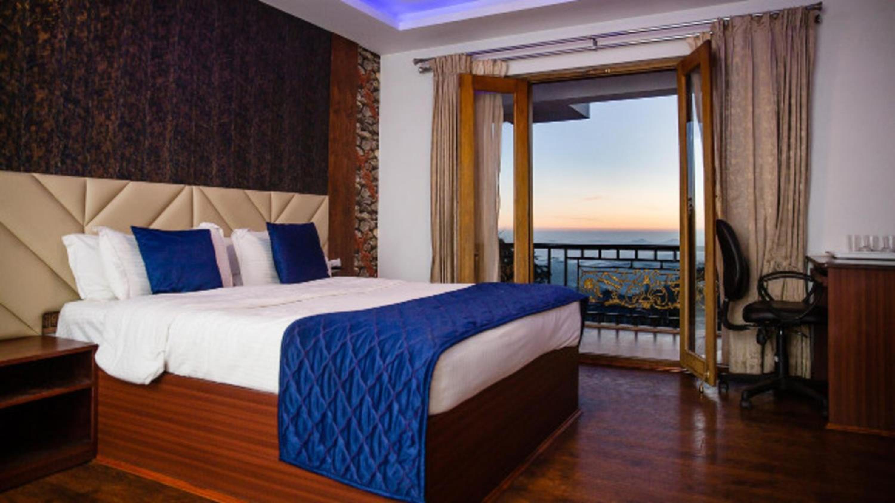 King Room with Mountain View