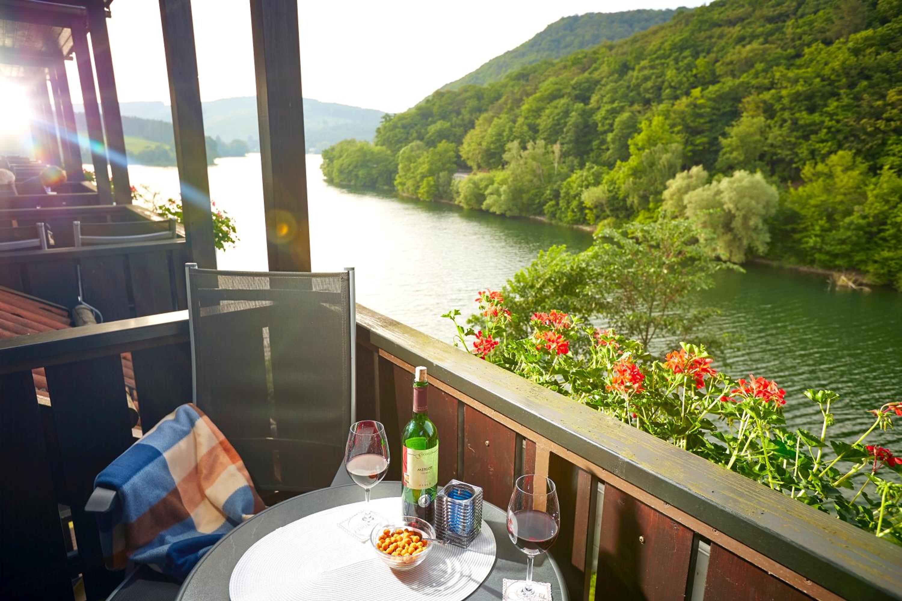 Standard Double Room with Lake View photo 2
