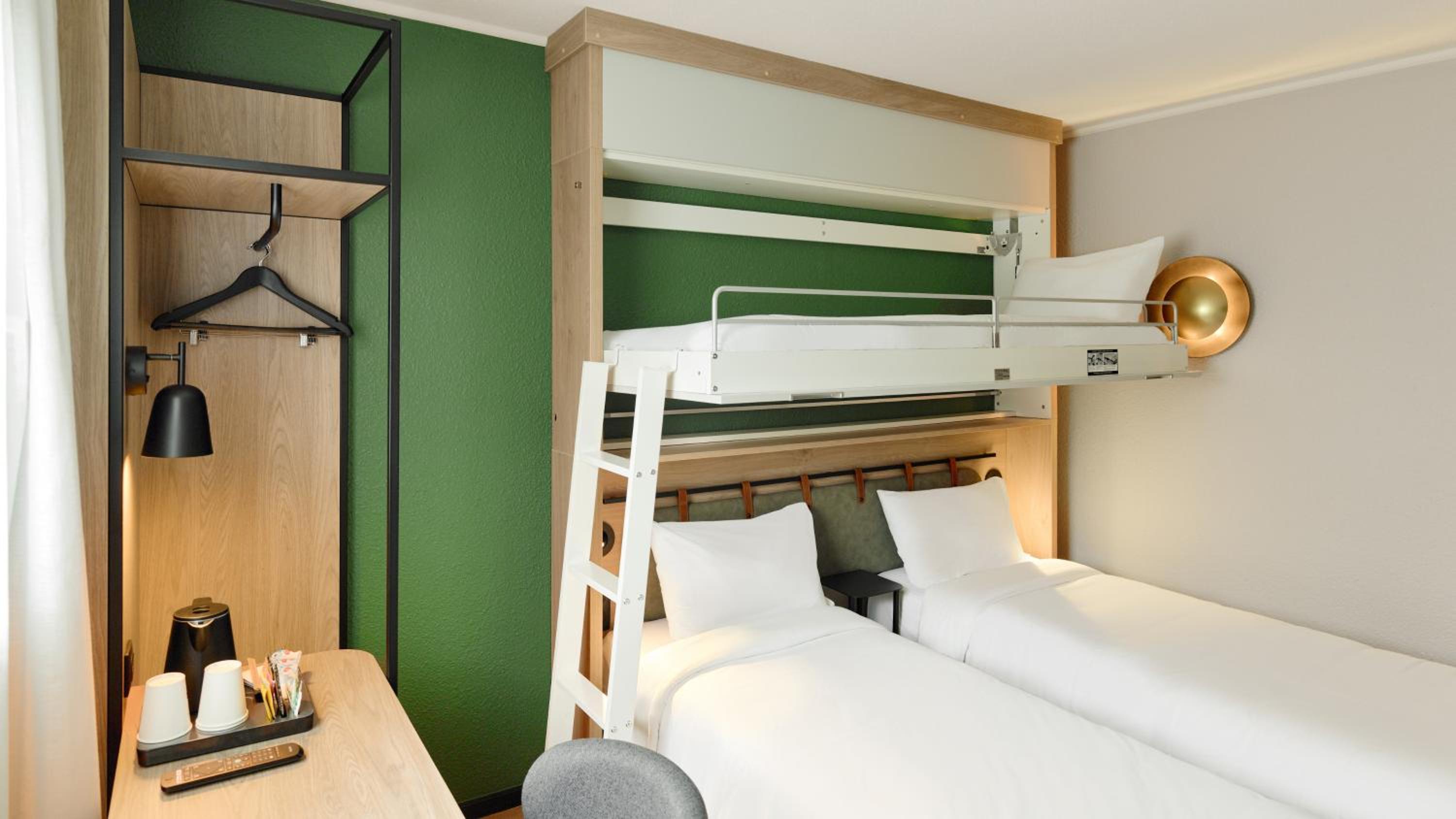 Standard Room - 1 Queen Bed 1 Bunk Bed - Photo 8