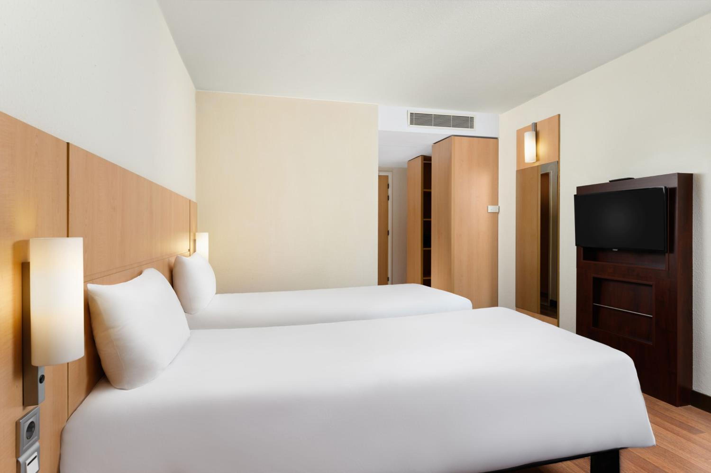 Classic Twin Room - Photo 3
