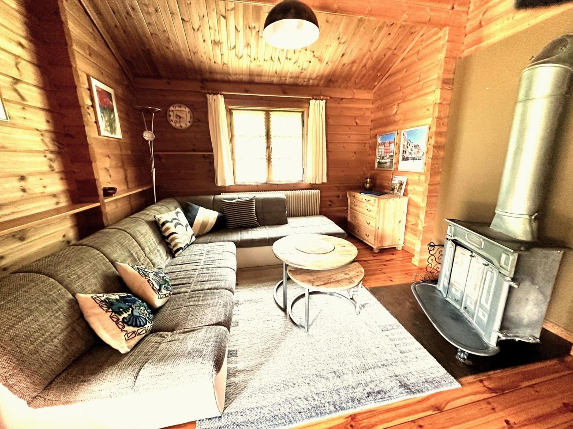 Three-Bedroom House 1 photo 2