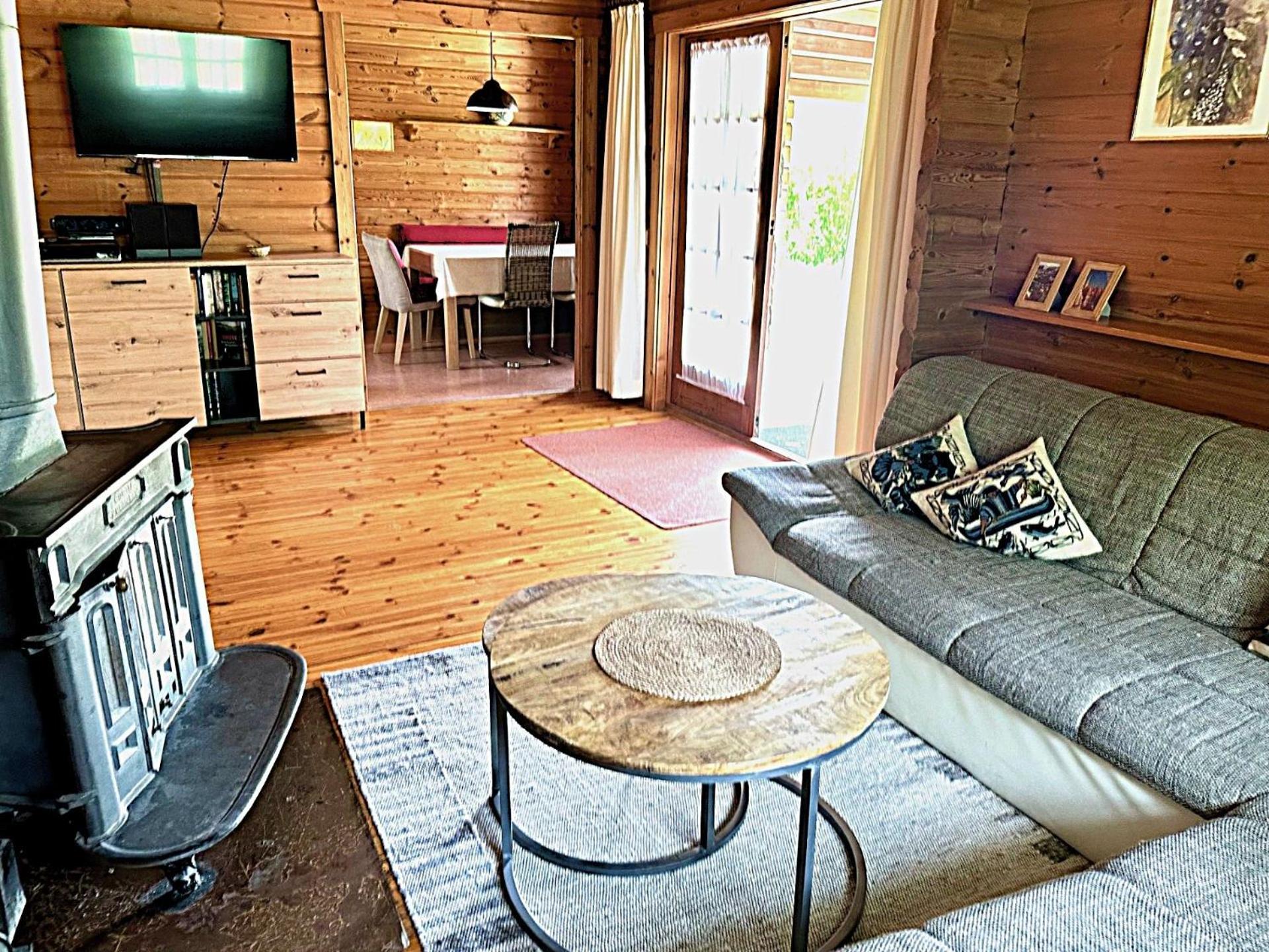 Three-Bedroom House 1 photo 3