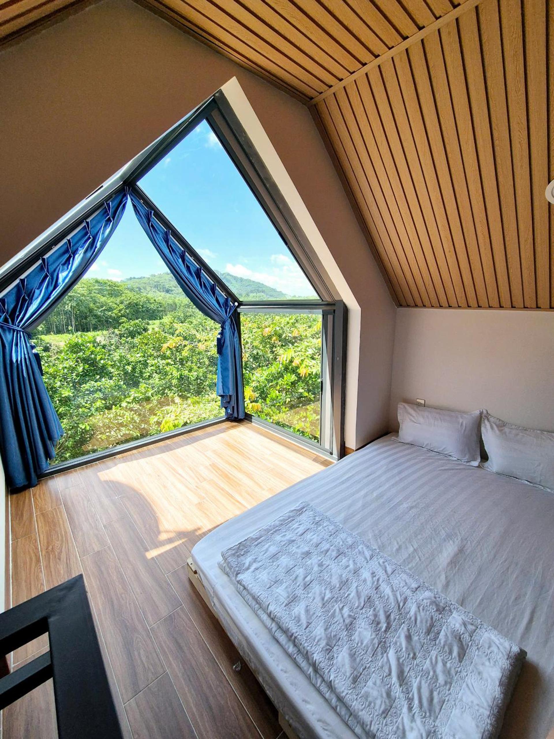 Quadruple Room with Mountain View photo 2