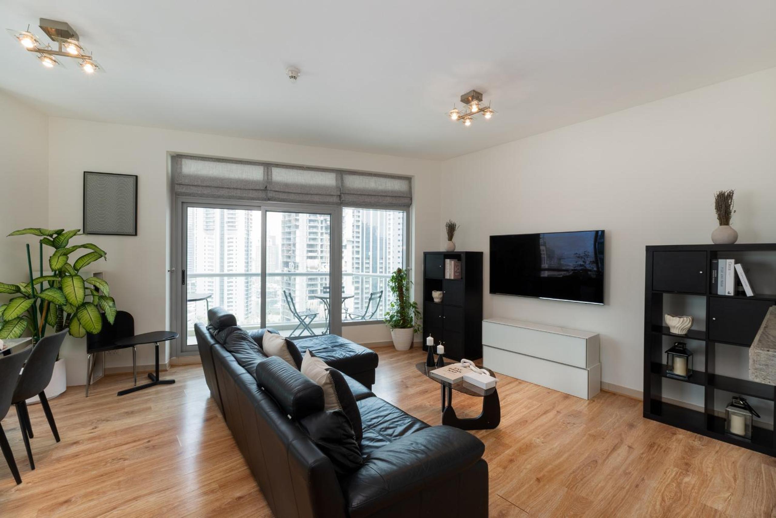 One-Bedroom Apartment with Balcony photo 1