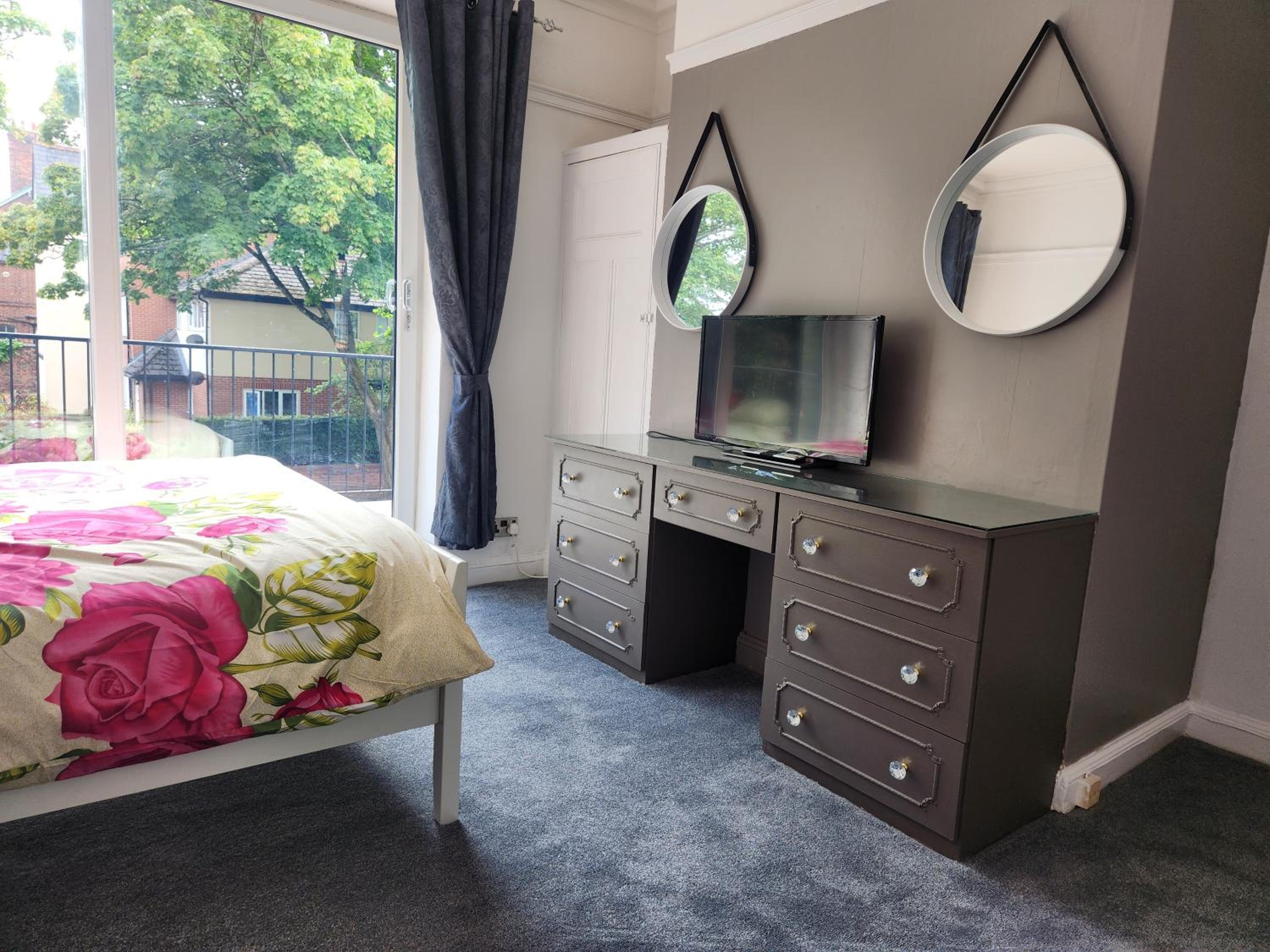 Deluxe Double Room with Shower