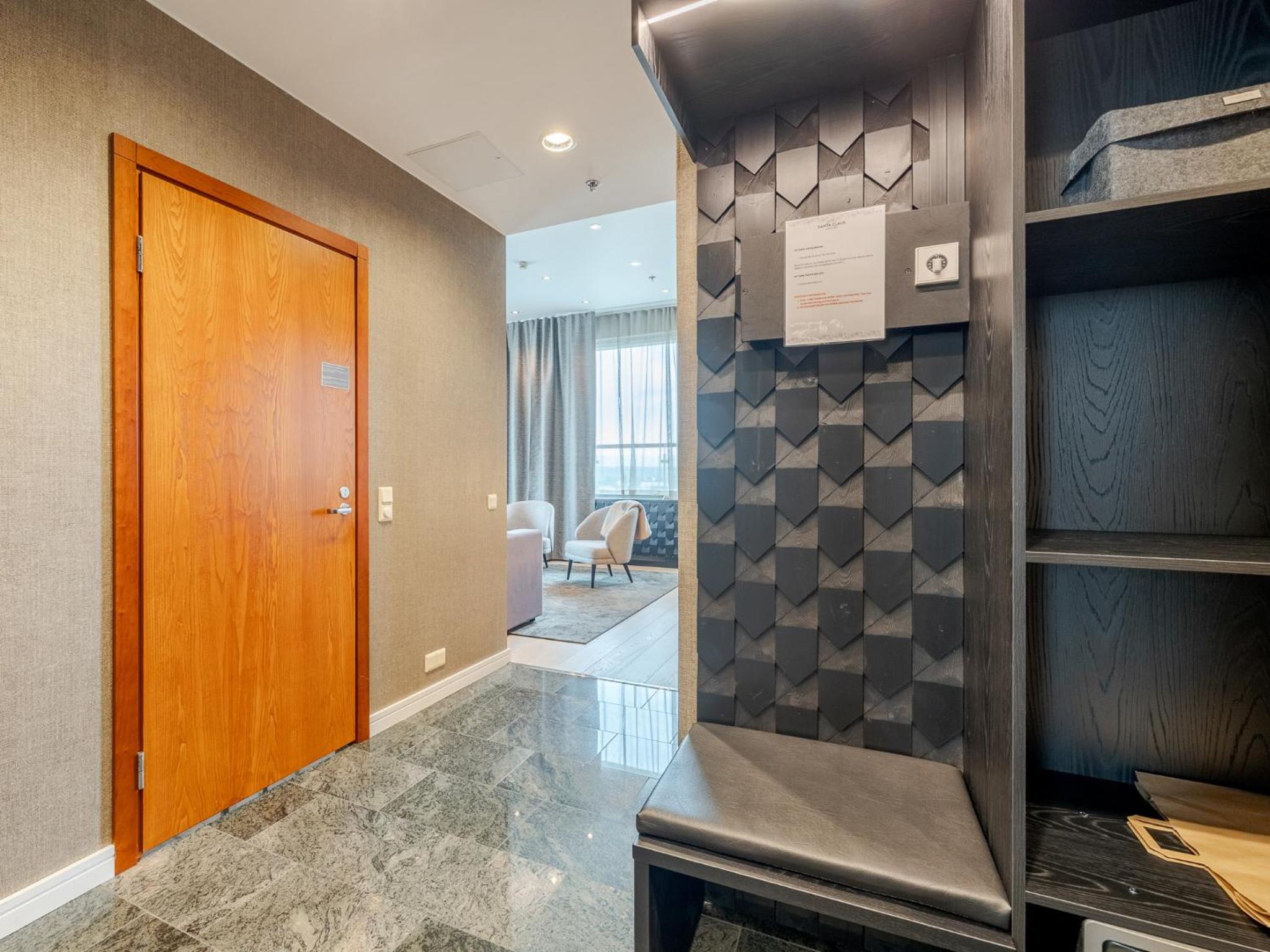 Santa Claus Suite - Photo 7