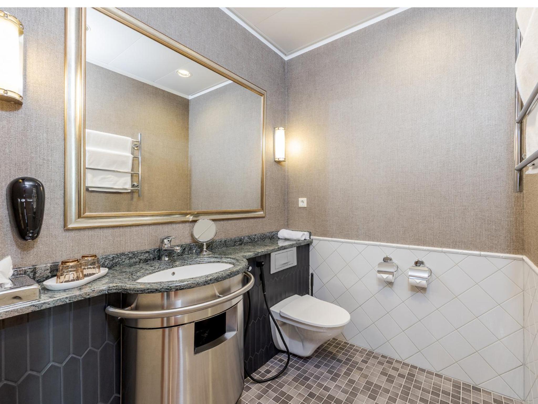 Santa Claus Suite - Photo 9