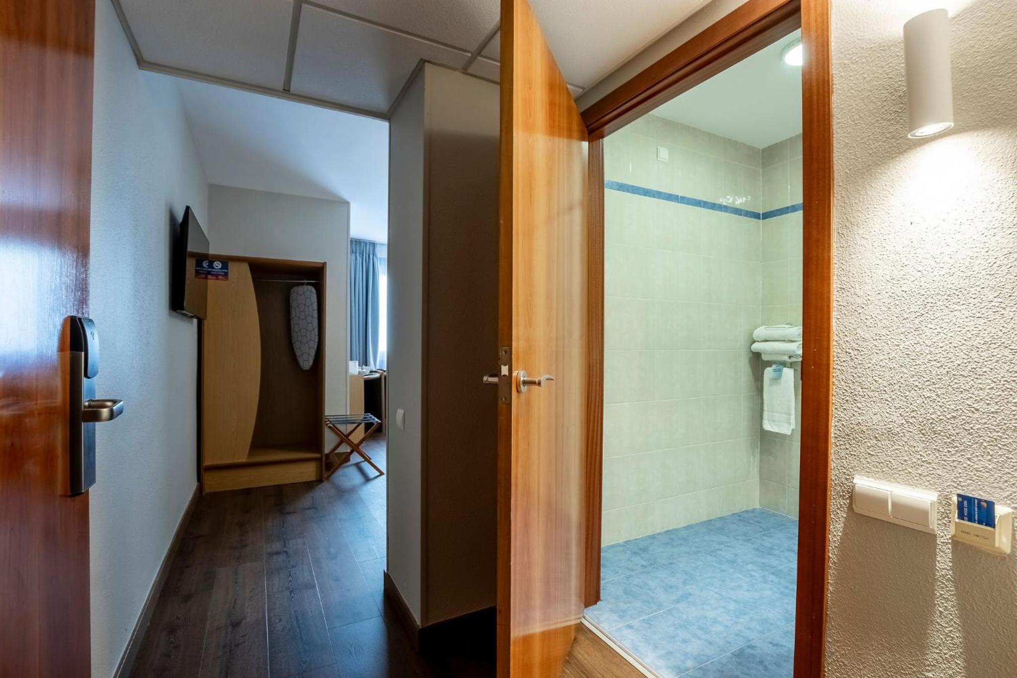 Double Room - Disability Access photo 2