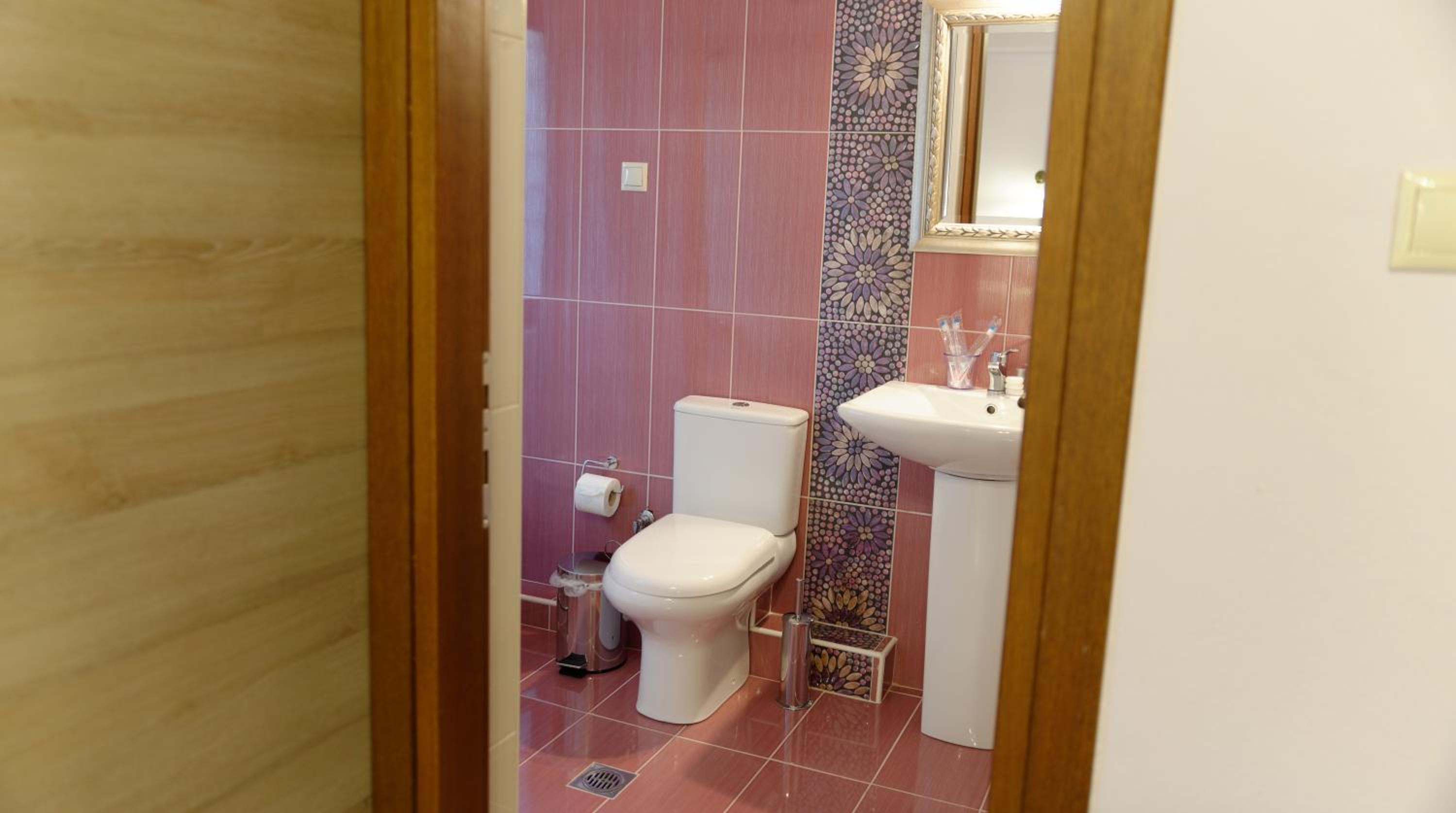 Double Room - Photo 6