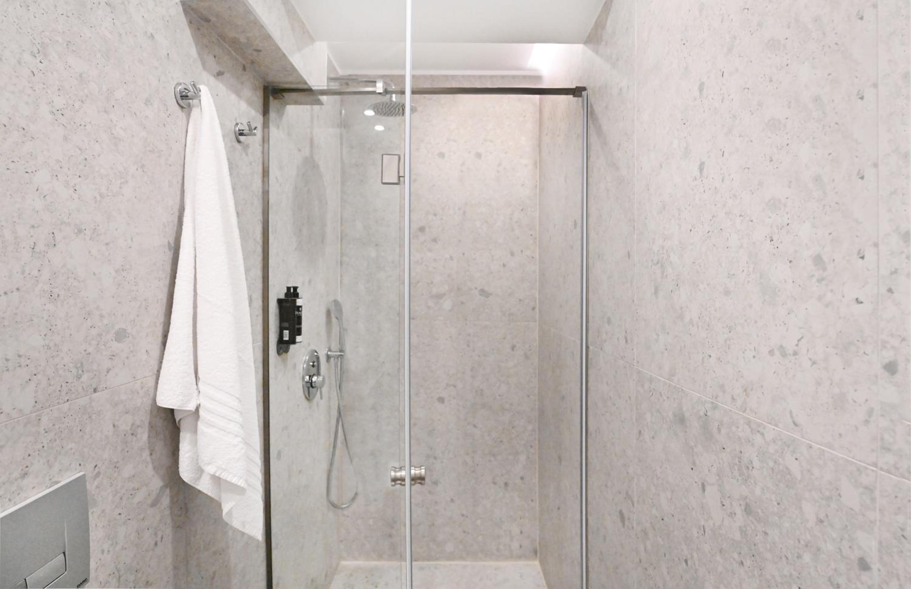 Superior Double or Twin Room - Photo 16