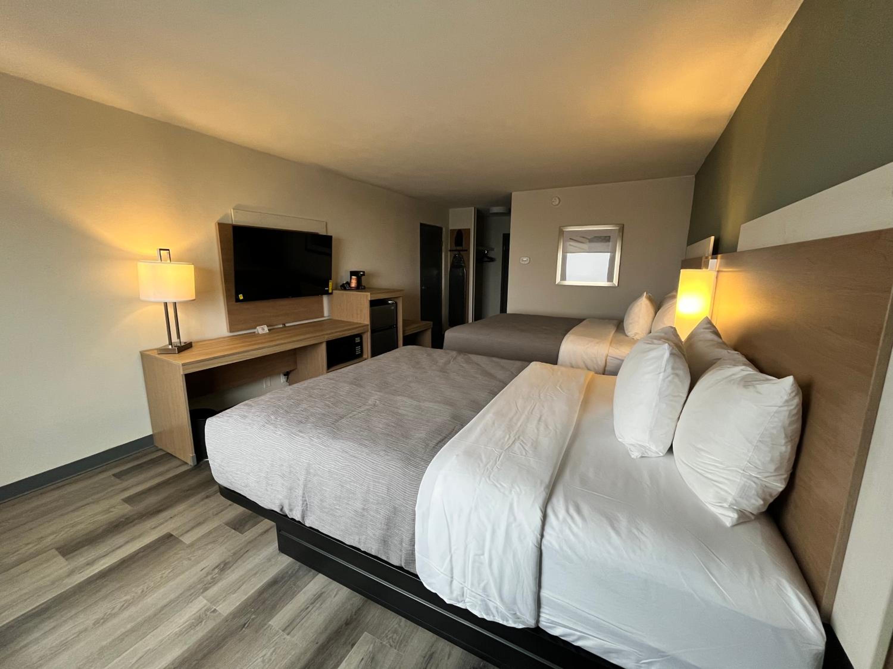 Superior Queen Room with Two Queen Beds - Non-Smoking photo 1