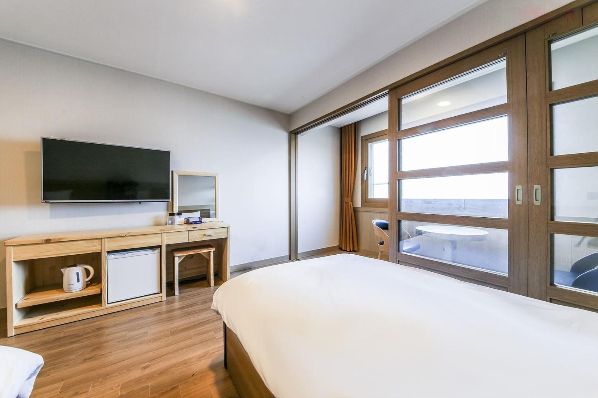 Junior Suite with Ocean View photo 1