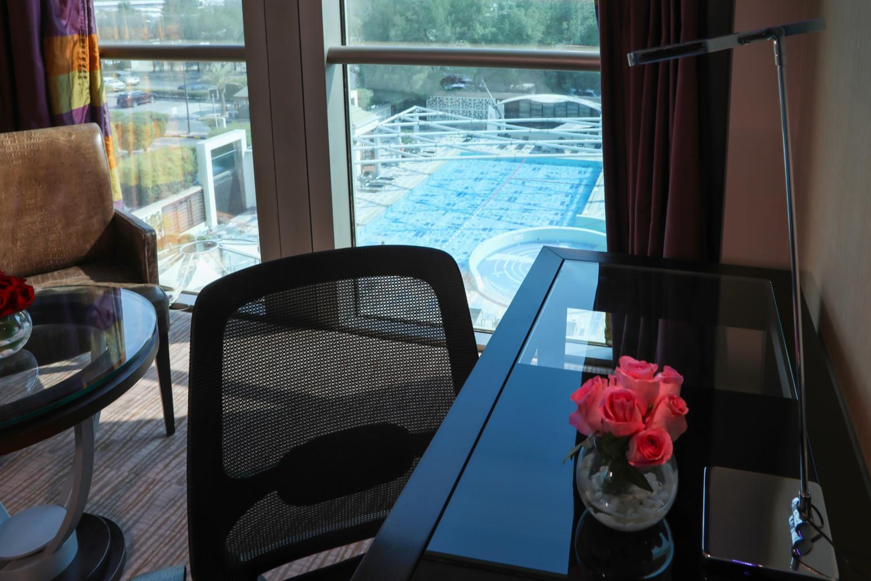 Standard King Room with Pool View - Smoking photo 3